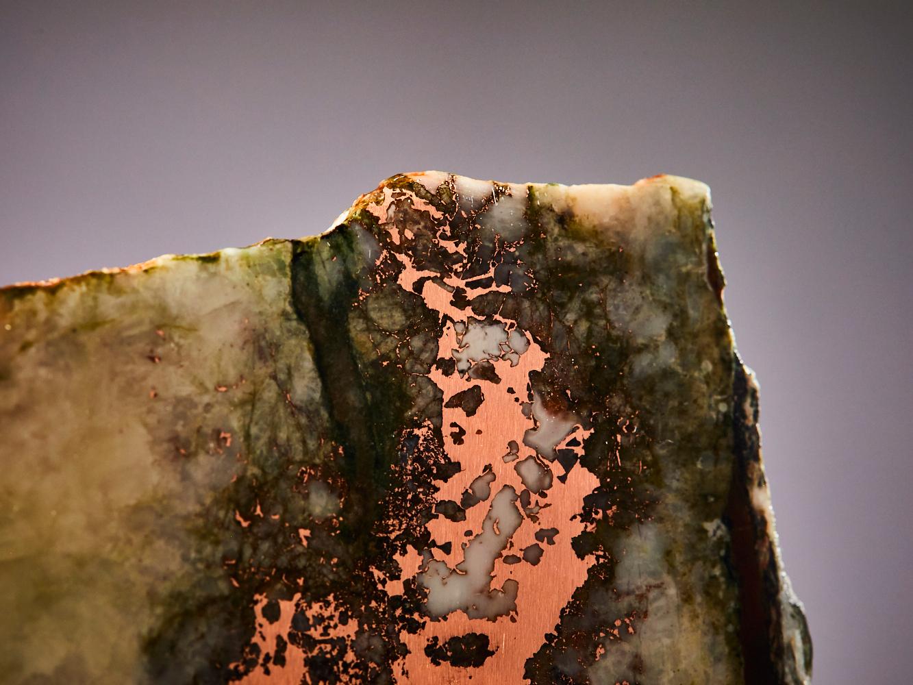 Polished copper quartz with green accents For Sale 3