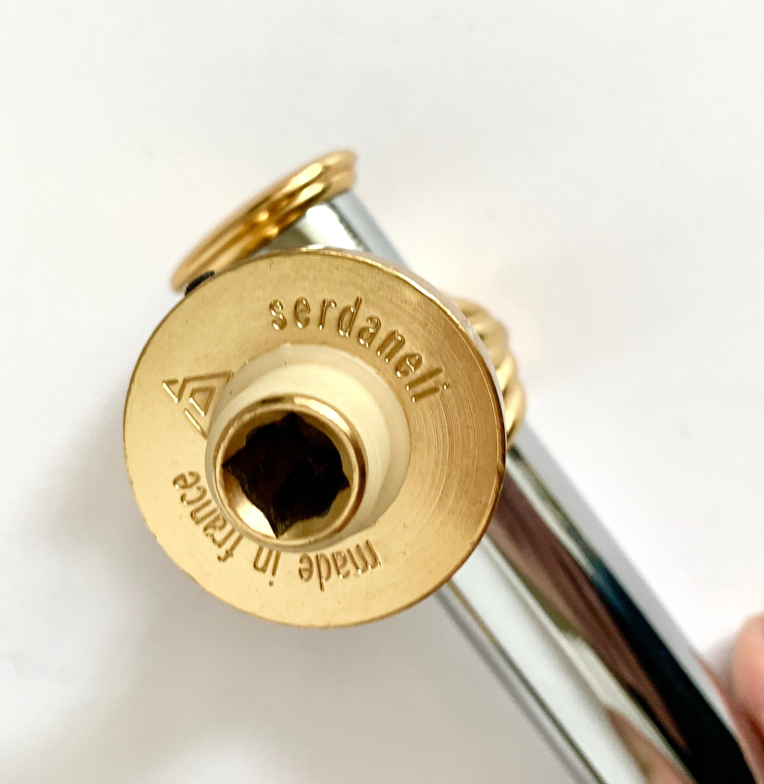 Maniglia per porta S7 in oro lucido e cromo deco Poignée di Serdaneli, Parigi. Collezione Prestige. Bronzo fuso rivestito in oro 24 carati. Un set splendido e sostanzioso. Da oltre 45 anni, Serdaneli, la 