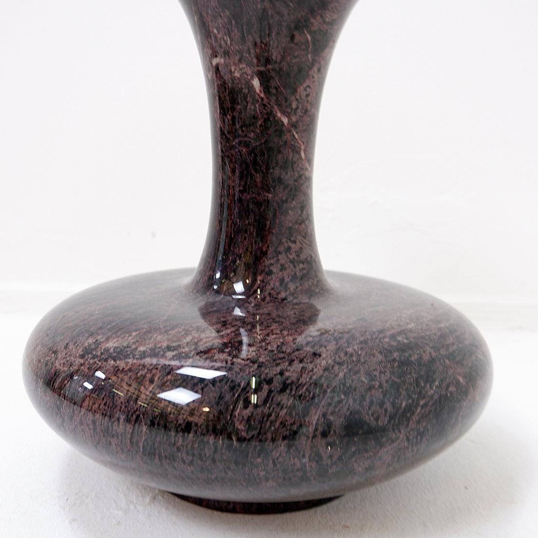 Polished granite vase For Sale 2