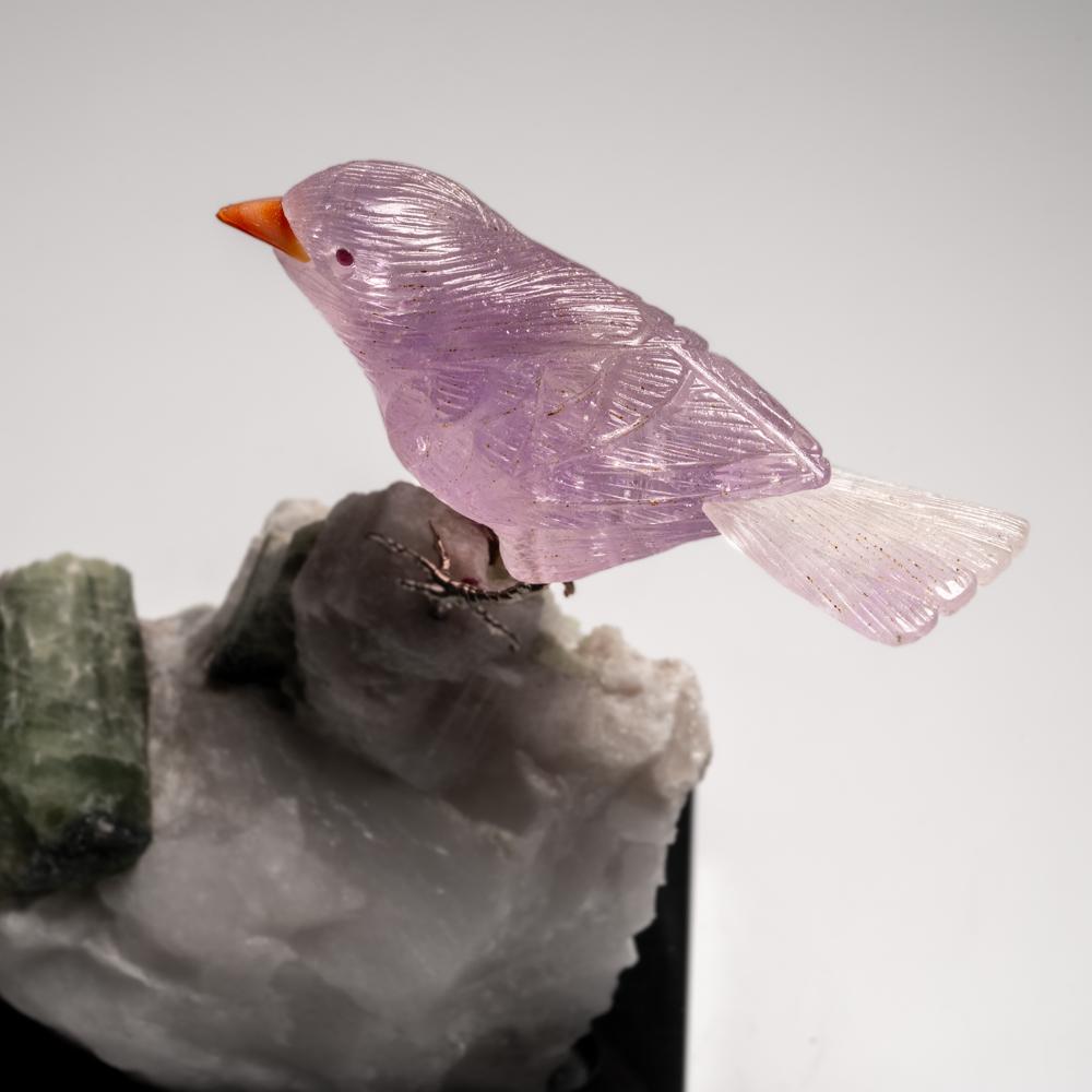 Finition Fluorite sculptée à la main polie sur une tourmaline verte dans une matrice de quartz (5,5 pouces) en vente 1