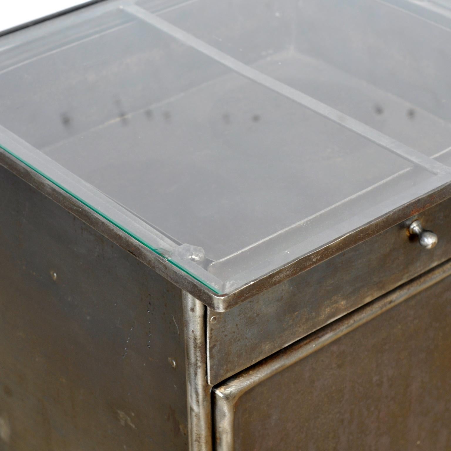 Polished Iron Bedside Table, 1910s en vente 1