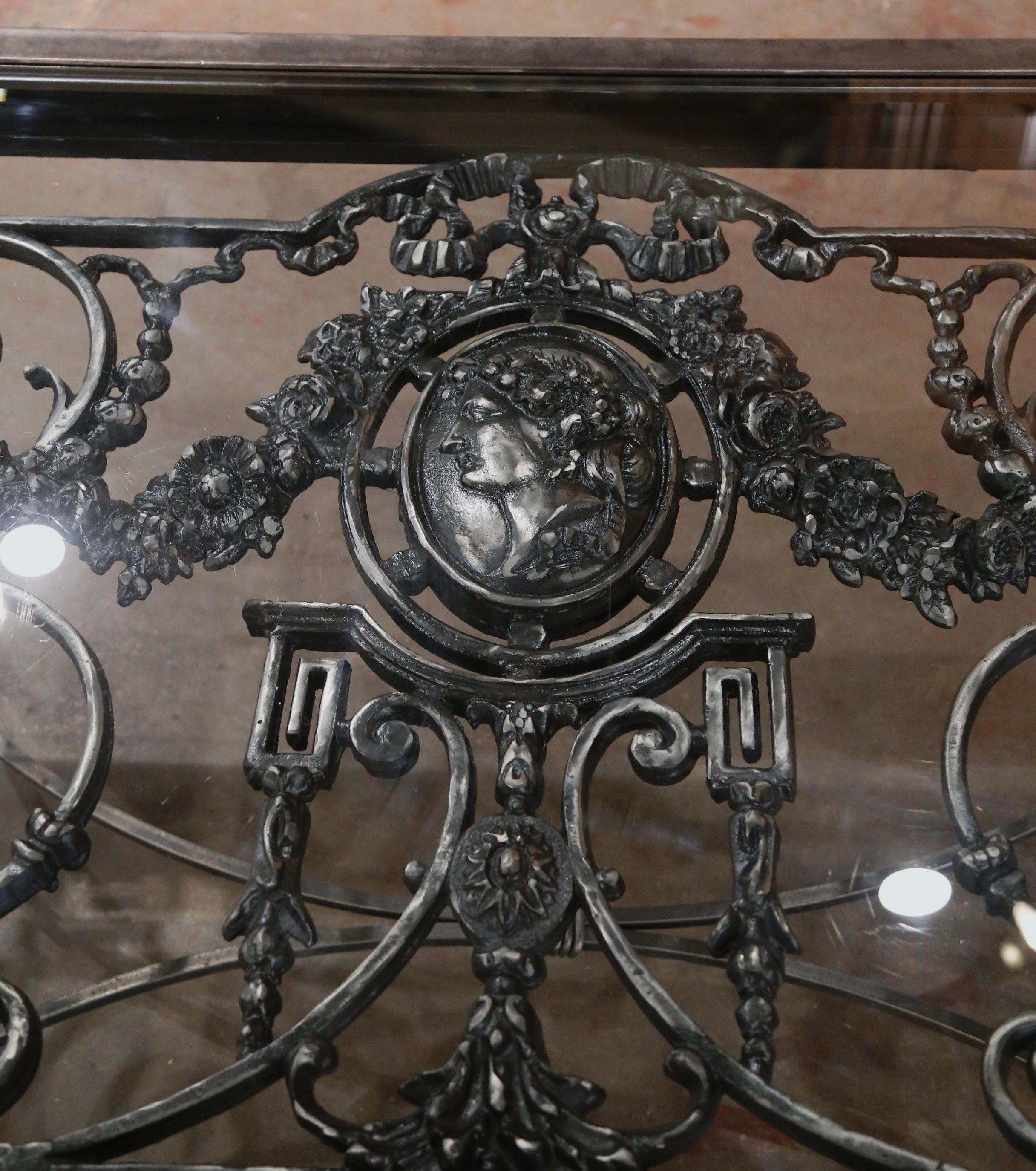 XIXe siècle Table basse construite avec un balcon du 19ème siècle et un plateau en verre biseauté en vente