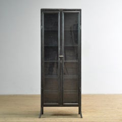 Medizinischer Schrank aus poliertem Eisen, 1910er Jahre