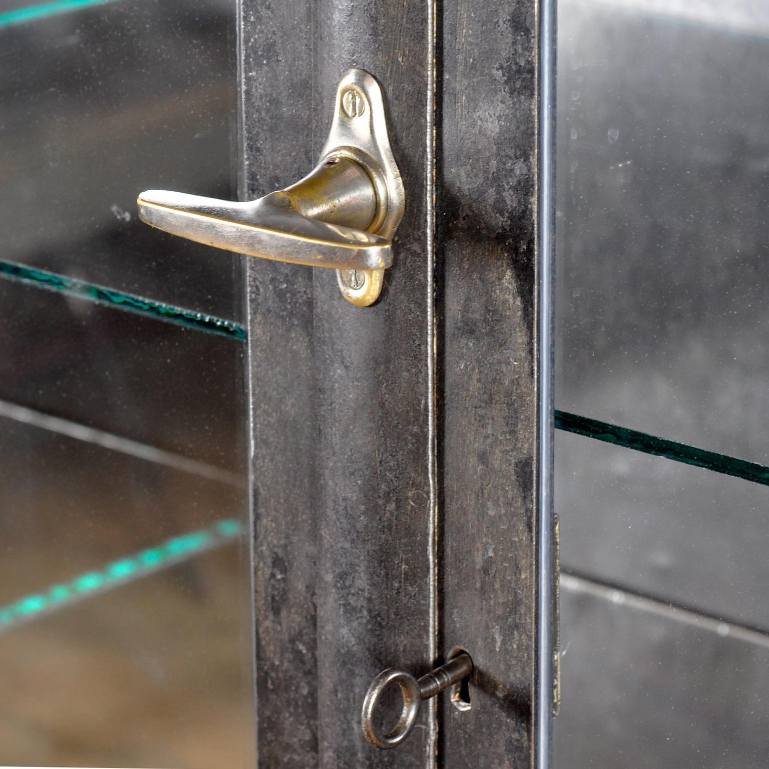 Gabinete médico de hierro pulido, años 1930 en Bueno estado para la venta en Amsterdam, Noord Holland