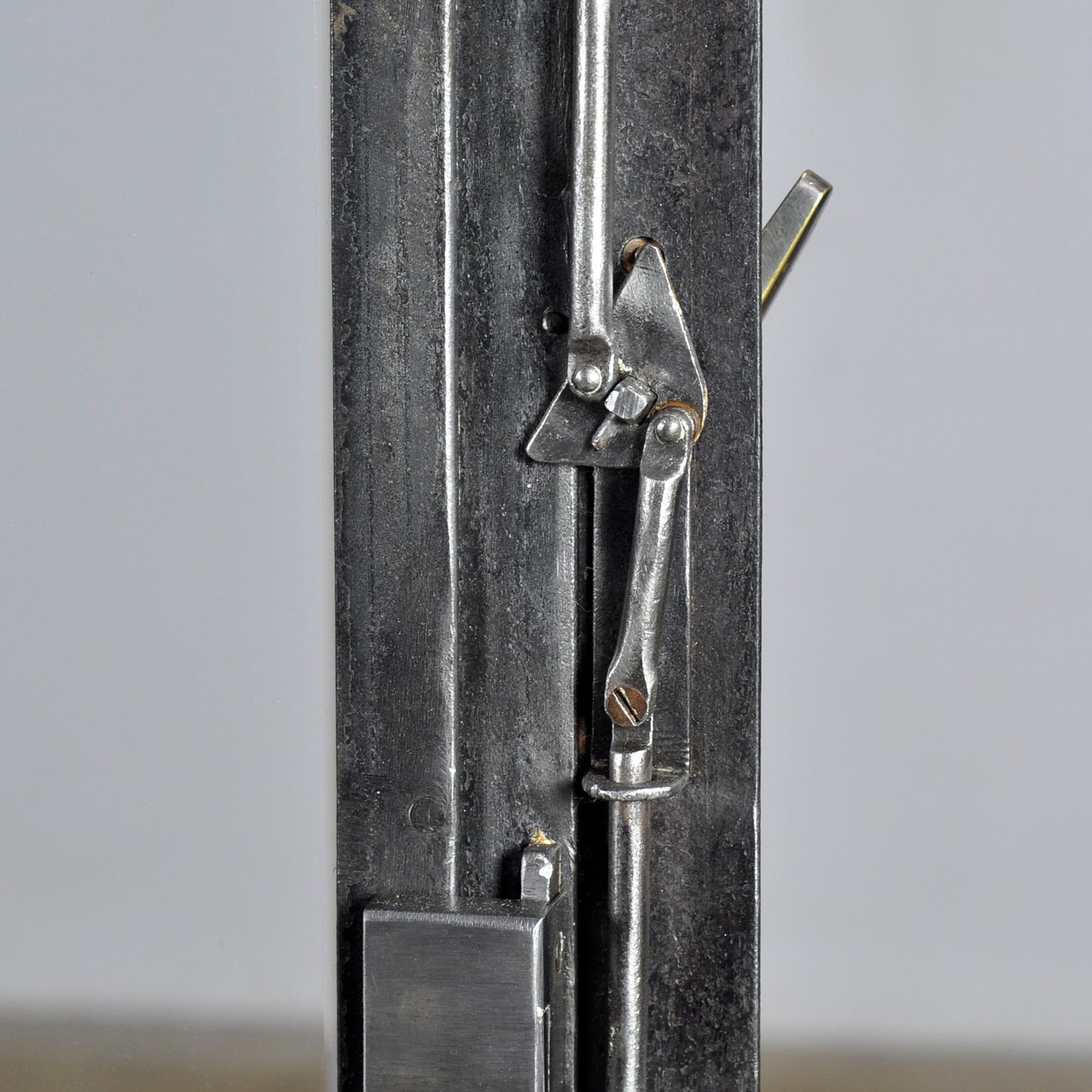 Gabinete médico de hierro pulido, años 1930 mediados del siglo XX en venta