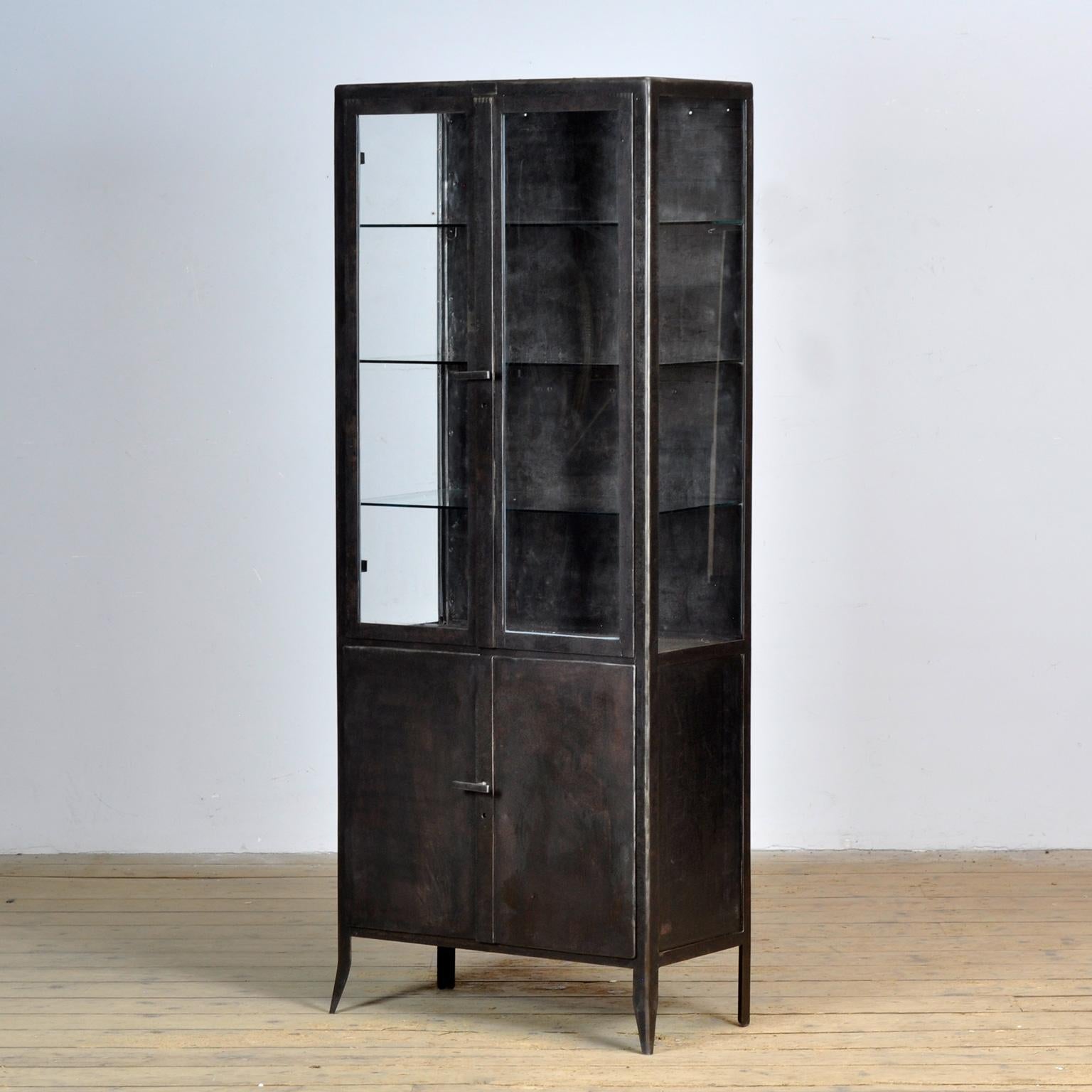Hongrois armoire médicale en fer poli, années 1950