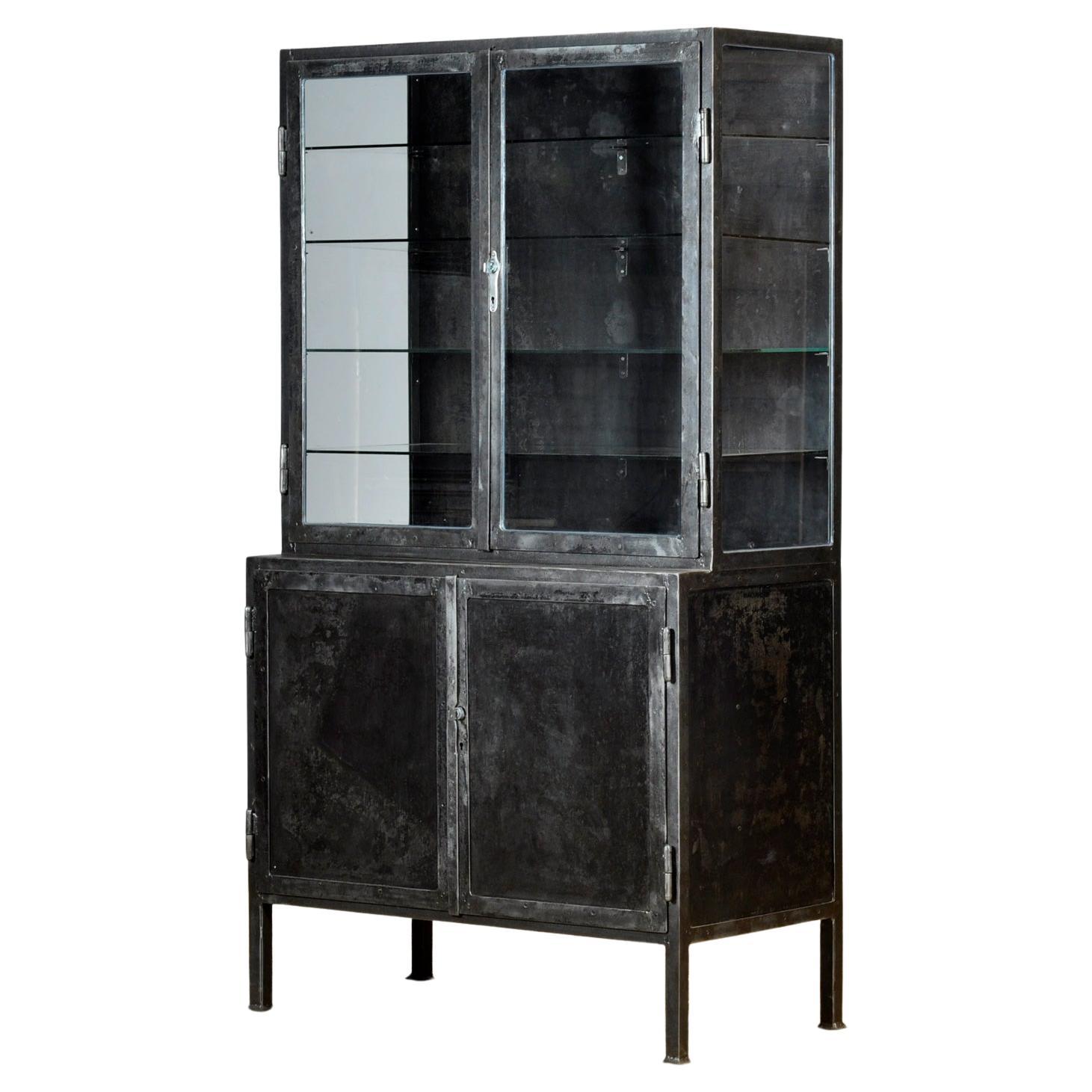 Botiquín de hierro pulido, años 30