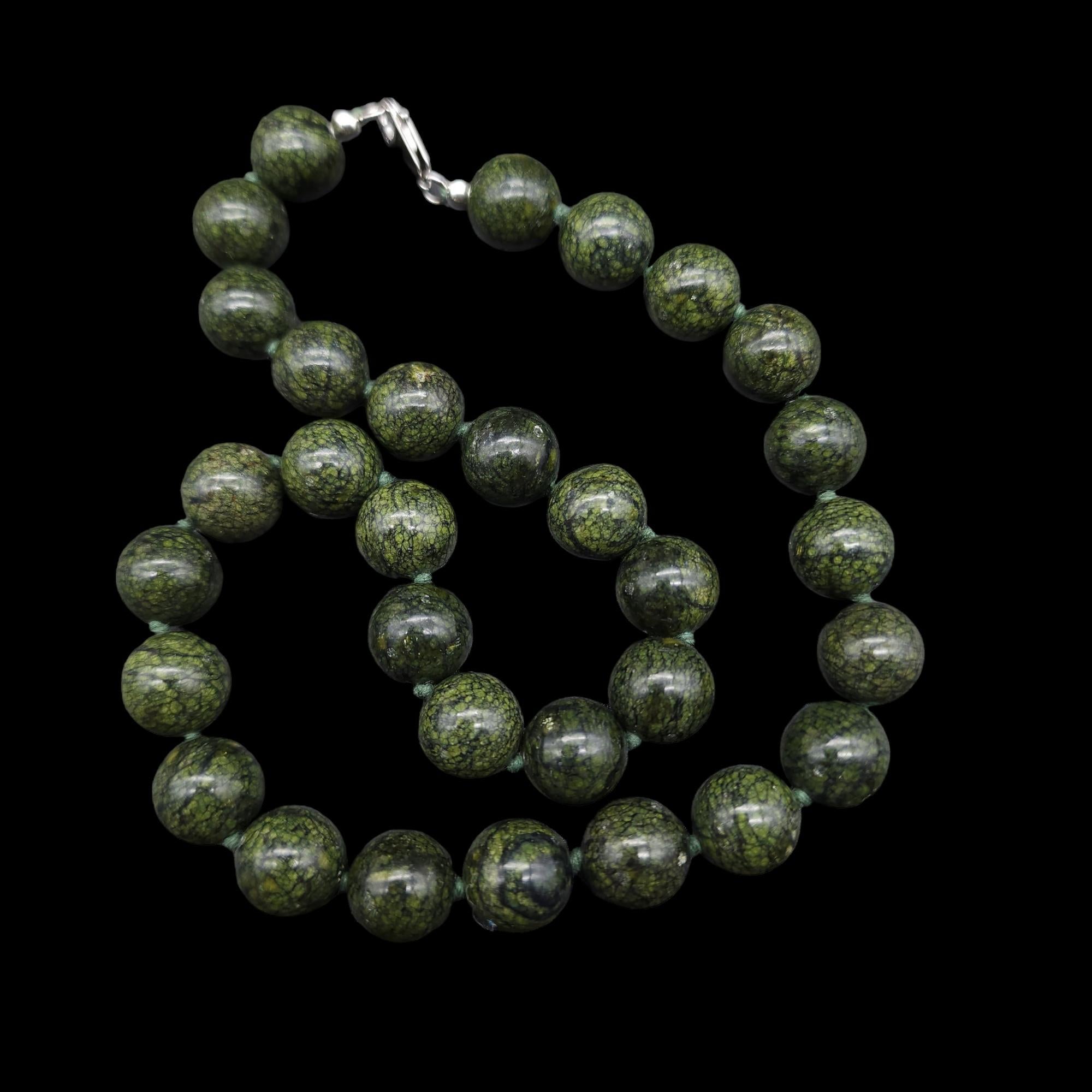 Retro Polished Jade Bead Necklace, Sterling Silver Clasp, Vintage, Collar For Sale