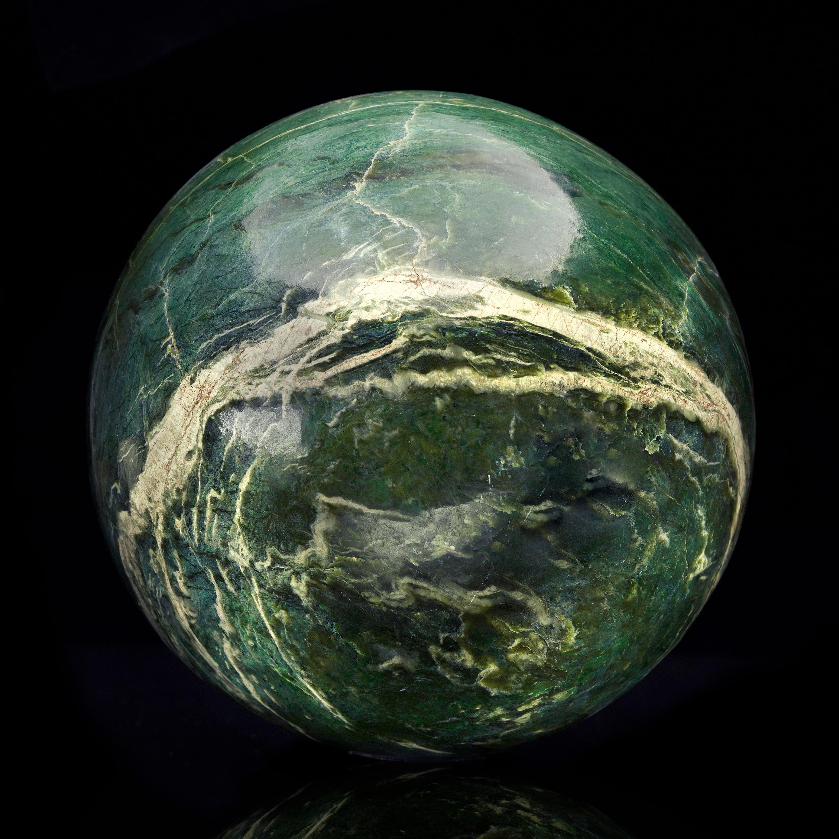Afghan Sphère de jade polie à la main - 65 Lb. en vente