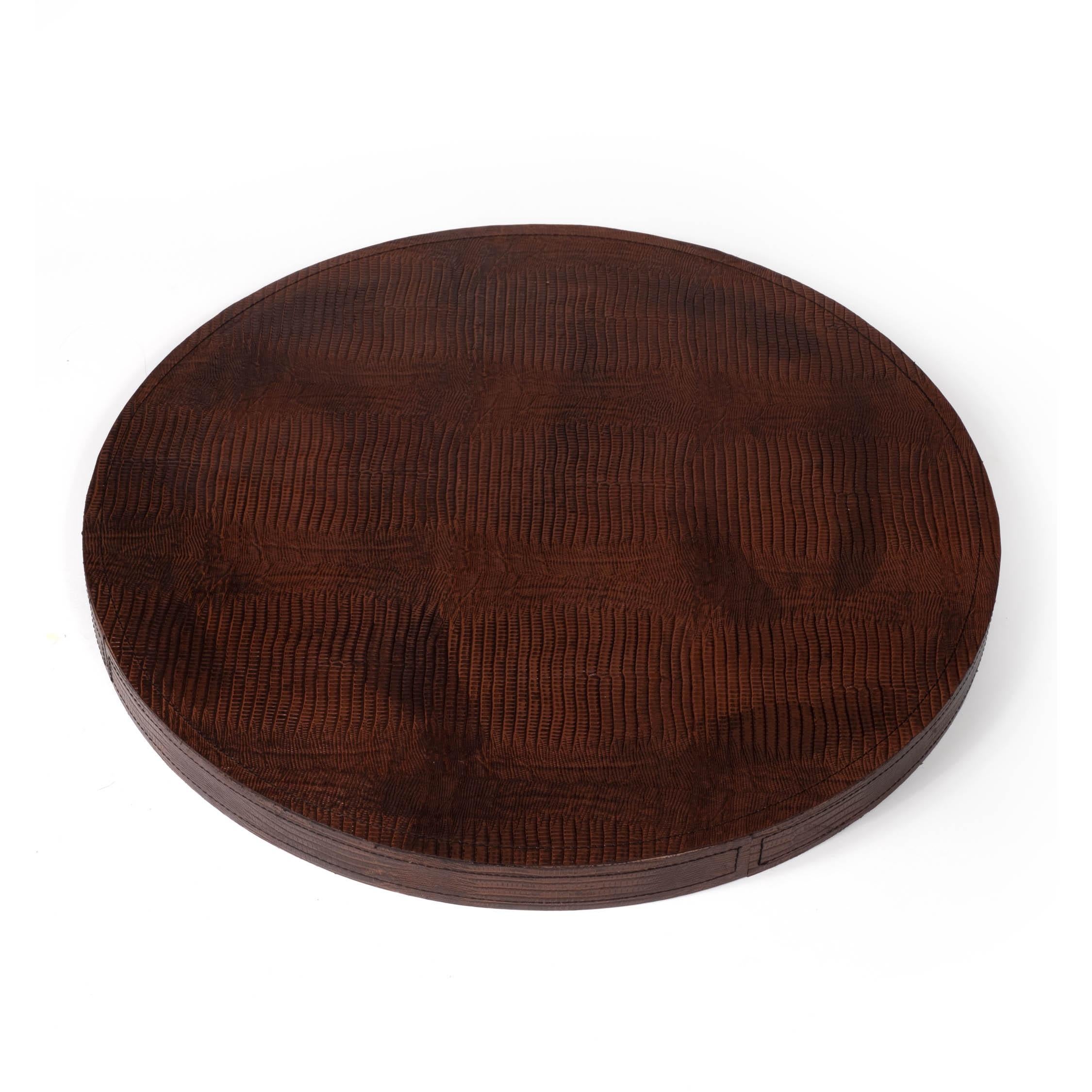 Table en corne de koudou polie avec plateau en cuir brun gaufré Neuf - En vente à New York, NY