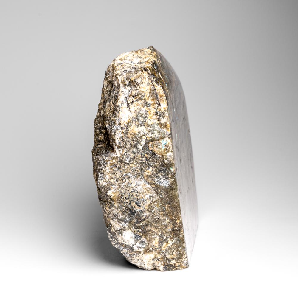Labradorite lucida a forma libera del Madagascar (8.5 lbs) In condizioni Nuovo in vendita a New York, NY