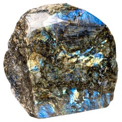 Forme libre en labradorite polie de Madagascar (8.5 kg)