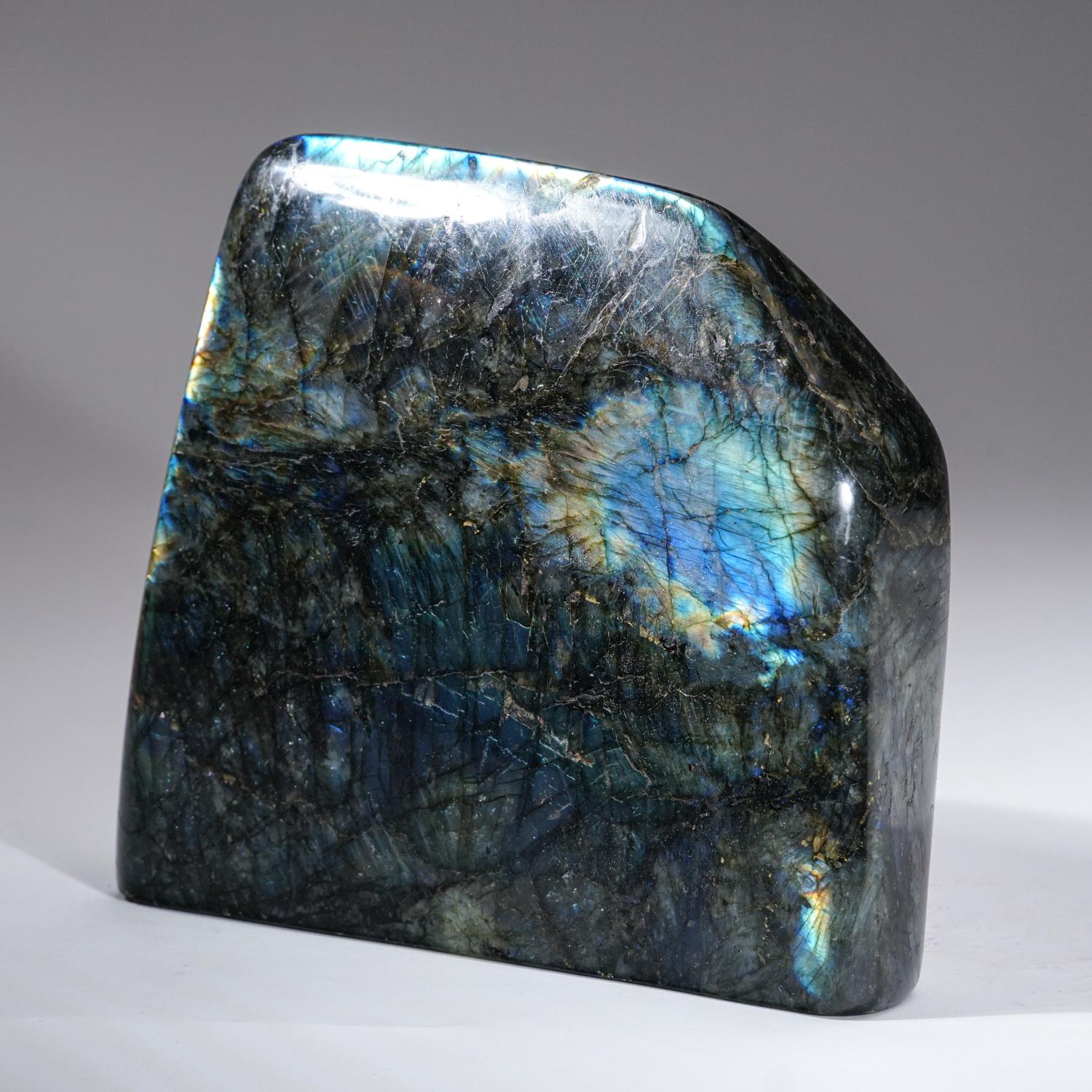 Labradorite lucida a forma libera dal Madagascar In condizioni ottime in vendita a New York, NY