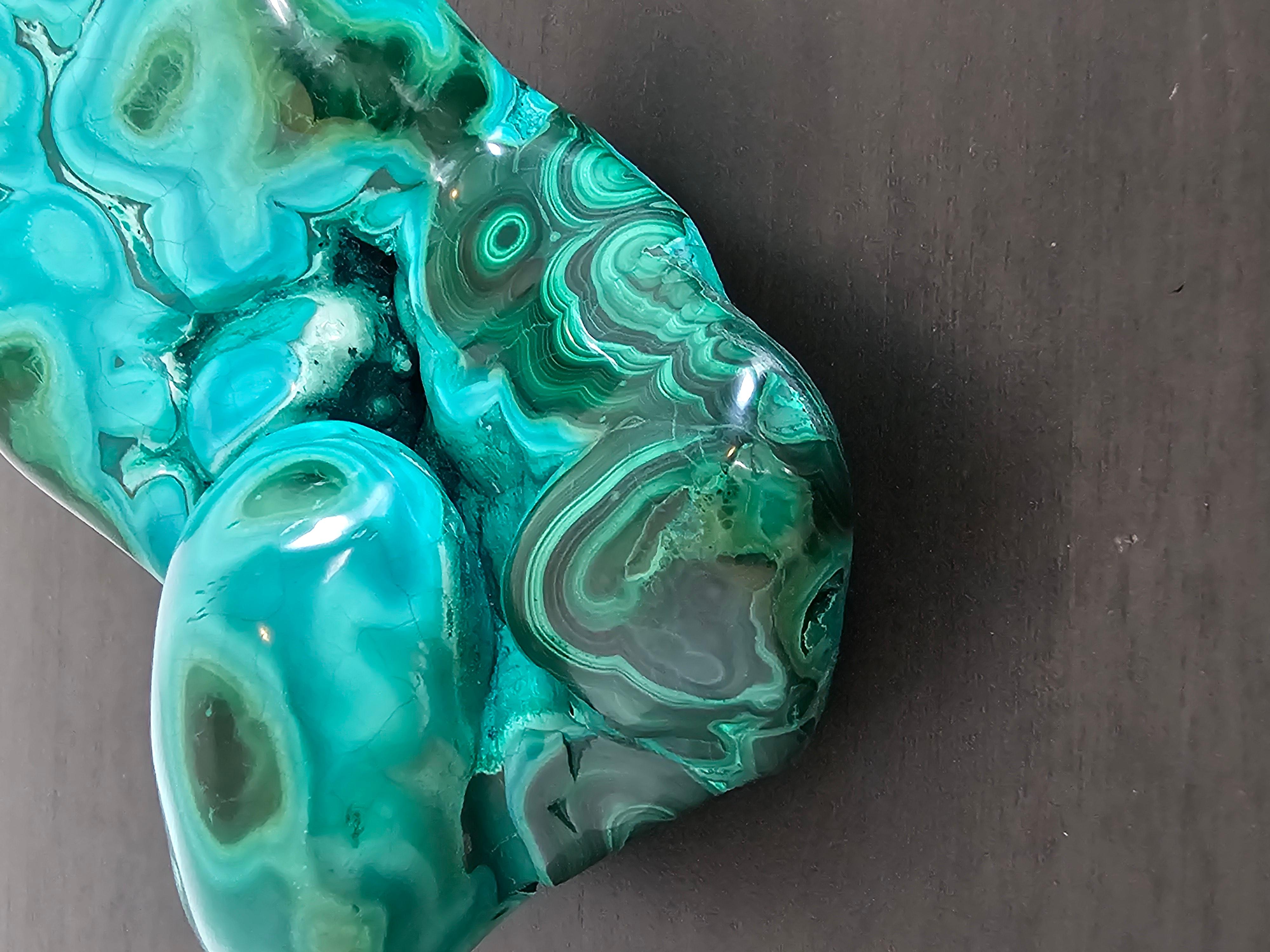 Spécimen naturel de forme libre de malachite polie Chrysocolla en vente 3
