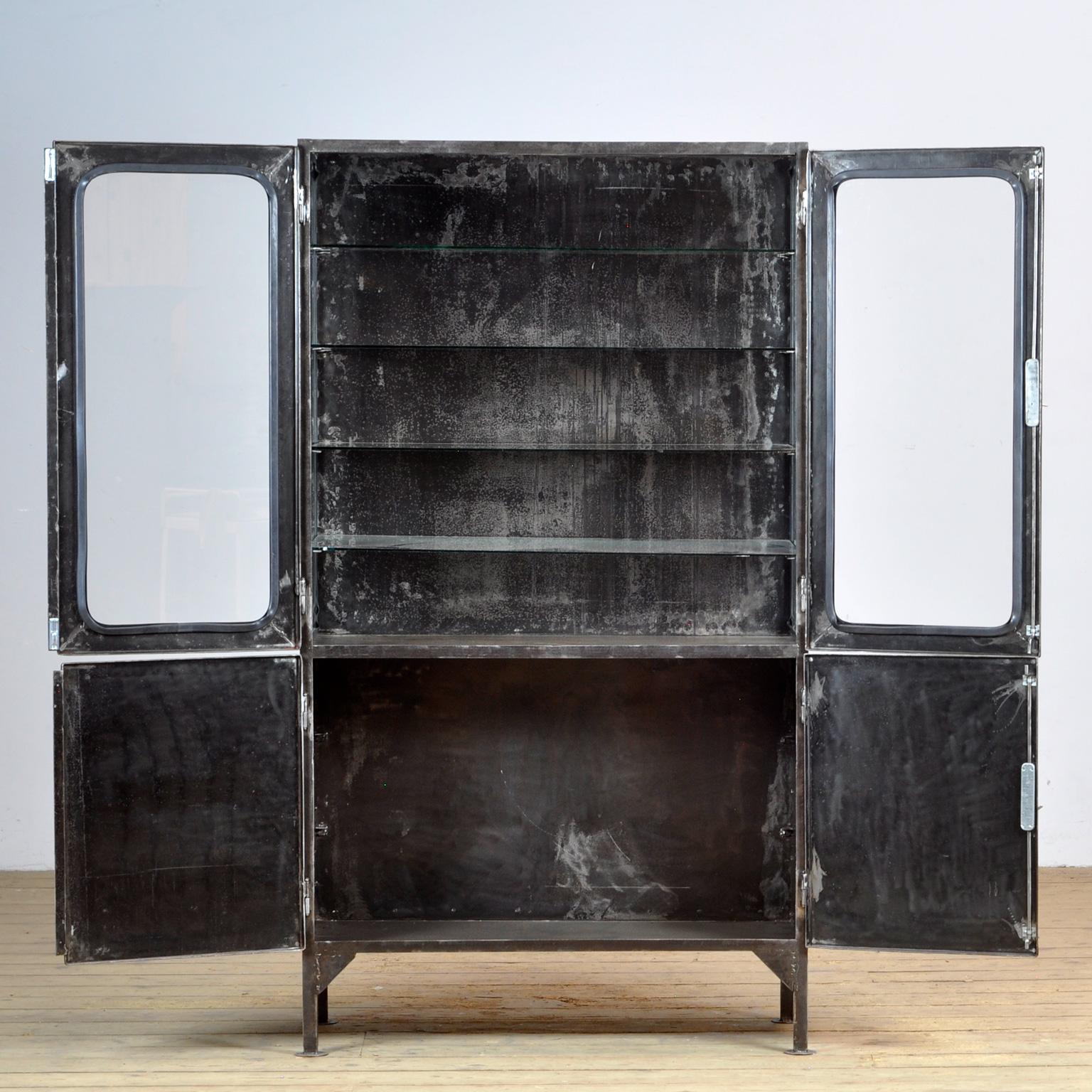 Polished Medical Cabinet, 1970’s In Good Condition In Amsterdam, Noord Holland
