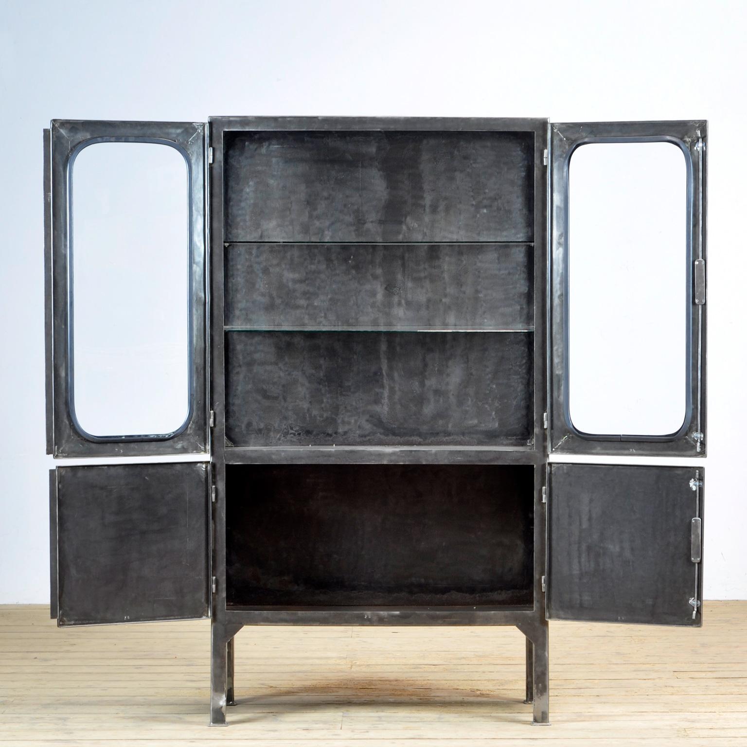 polished medical cabinet, 1970’s In Good Condition In Amsterdam, Noord Holland