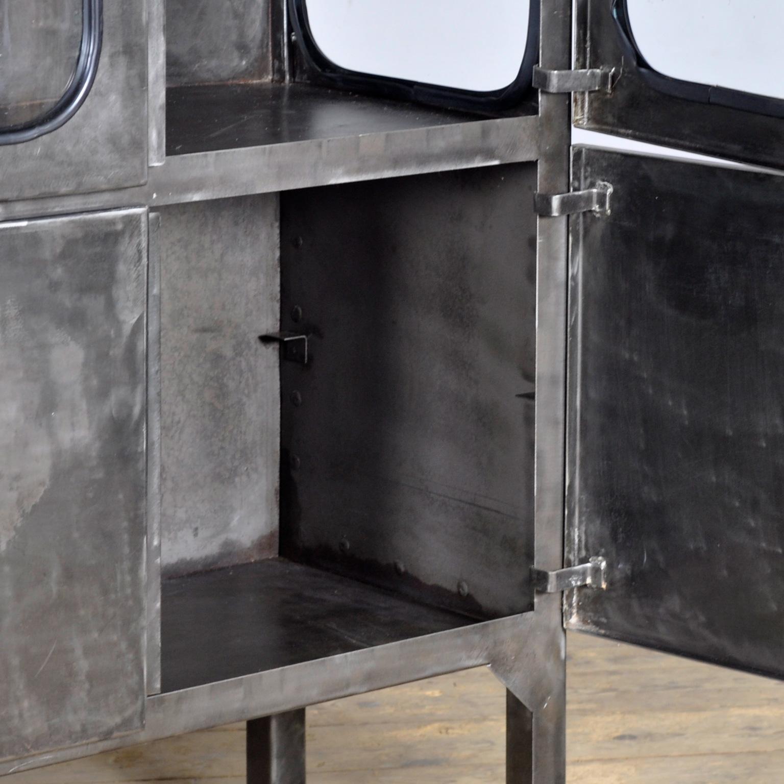 polished medical cabinet, 1970’s In Good Condition For Sale In Amsterdam, Noord Holland