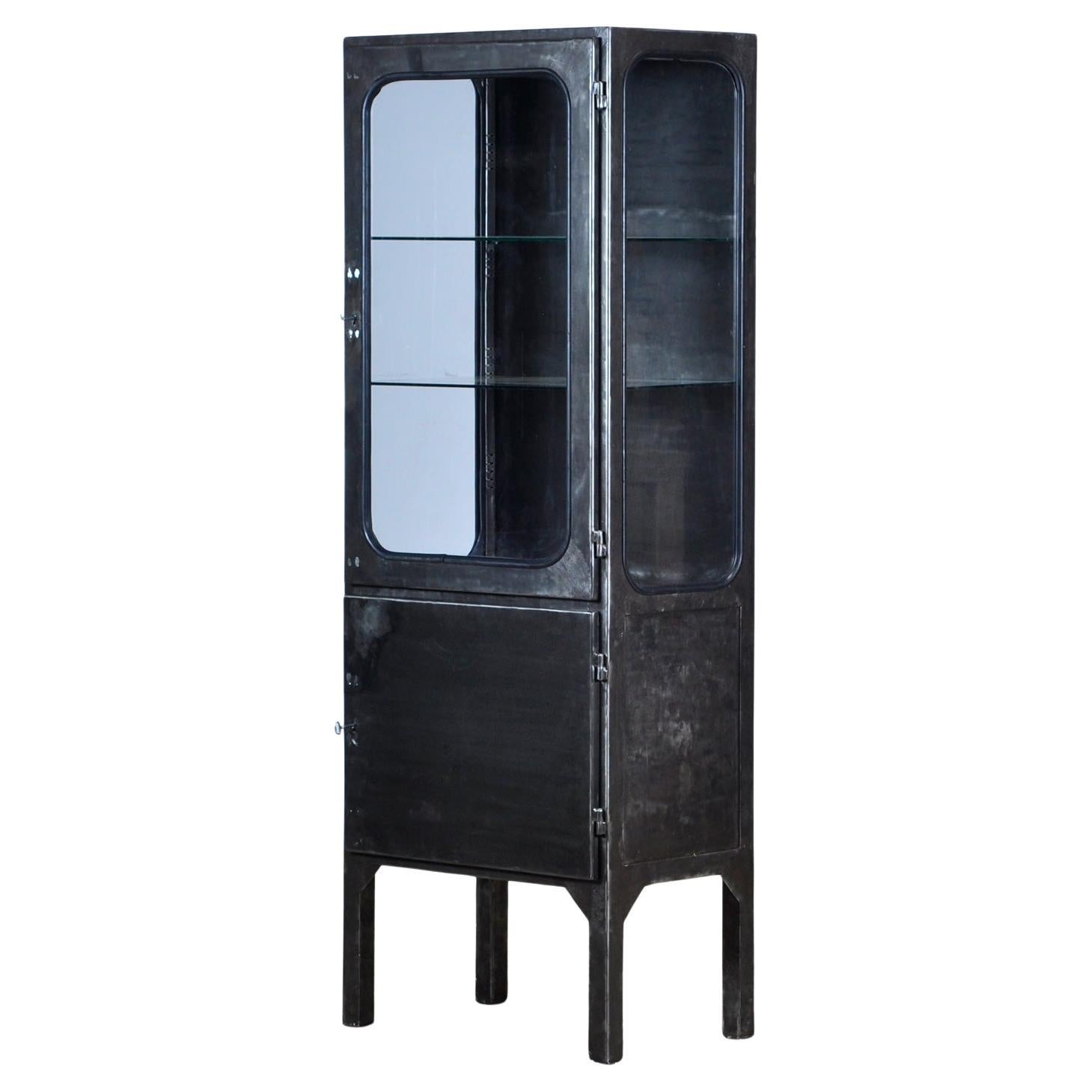 Armoire médicale en métal poli, années 1970