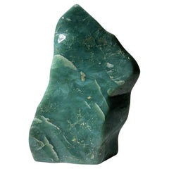 Forme libre de jade en néphrite polie du Pakistan (16 lbs)