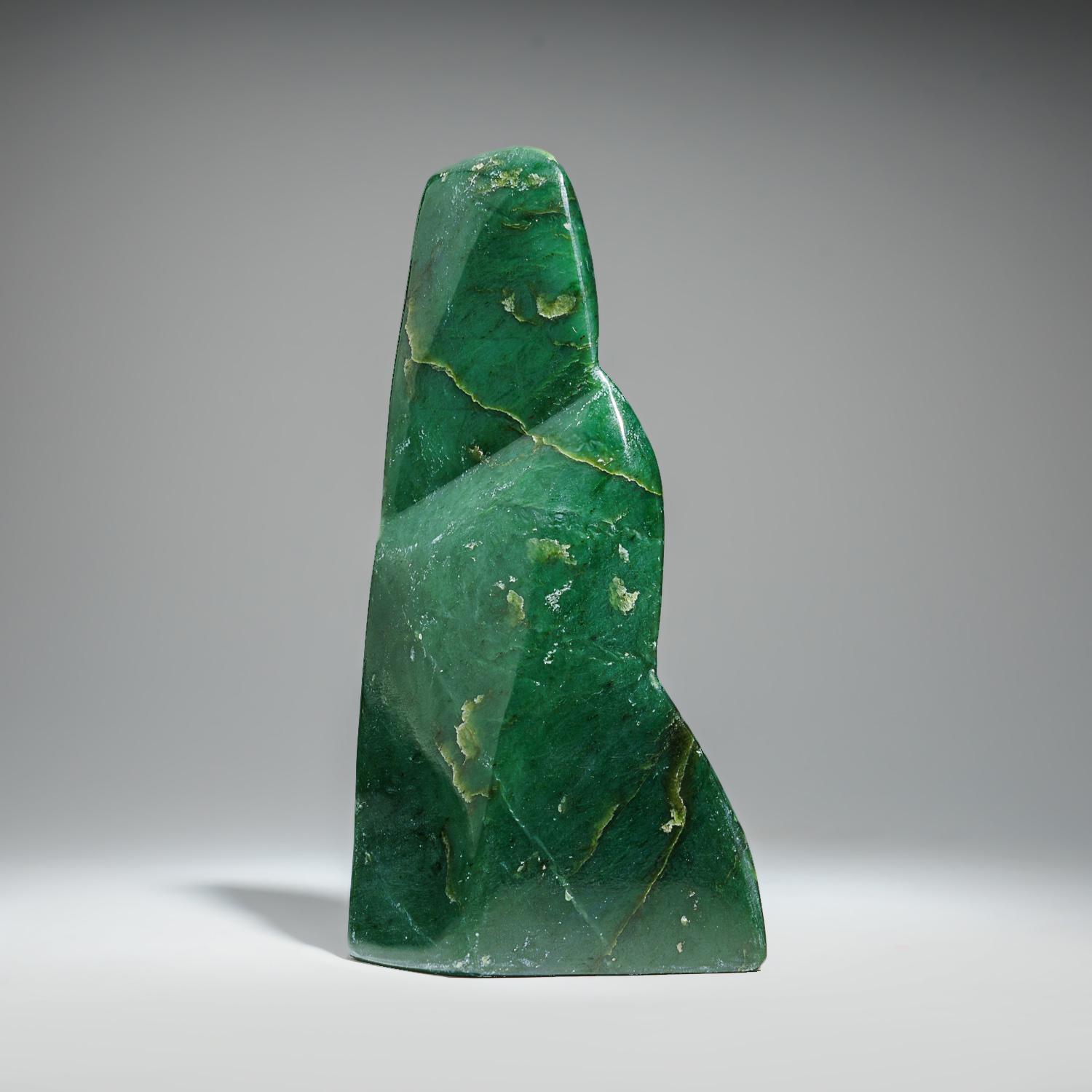 XXIe siècle et contemporain Jade en néphrite polie de forme libre provenant du Pakistan (2,5 livres) en vente