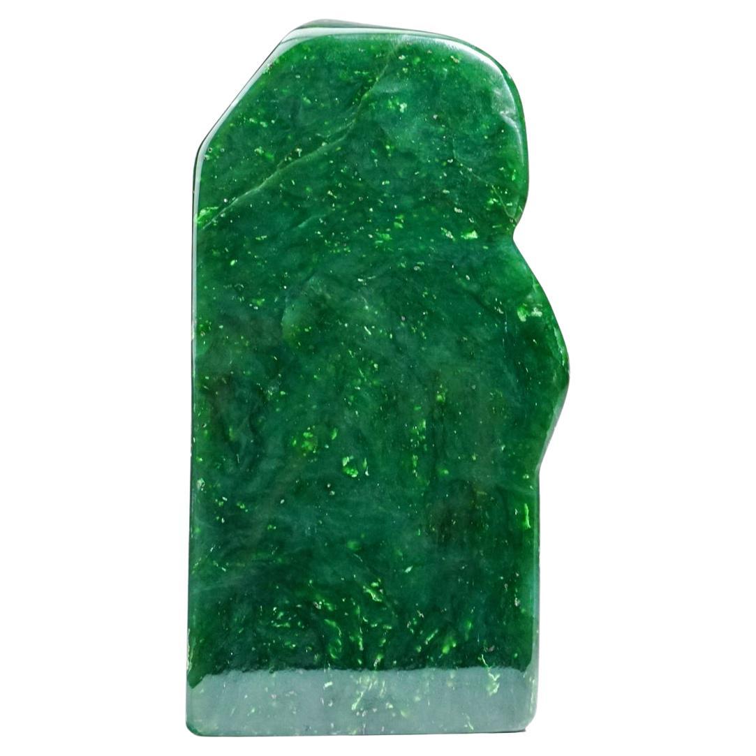 Jade en néphrite polie de forme libre provenant du Pakistan (4,4 kg) en vente
