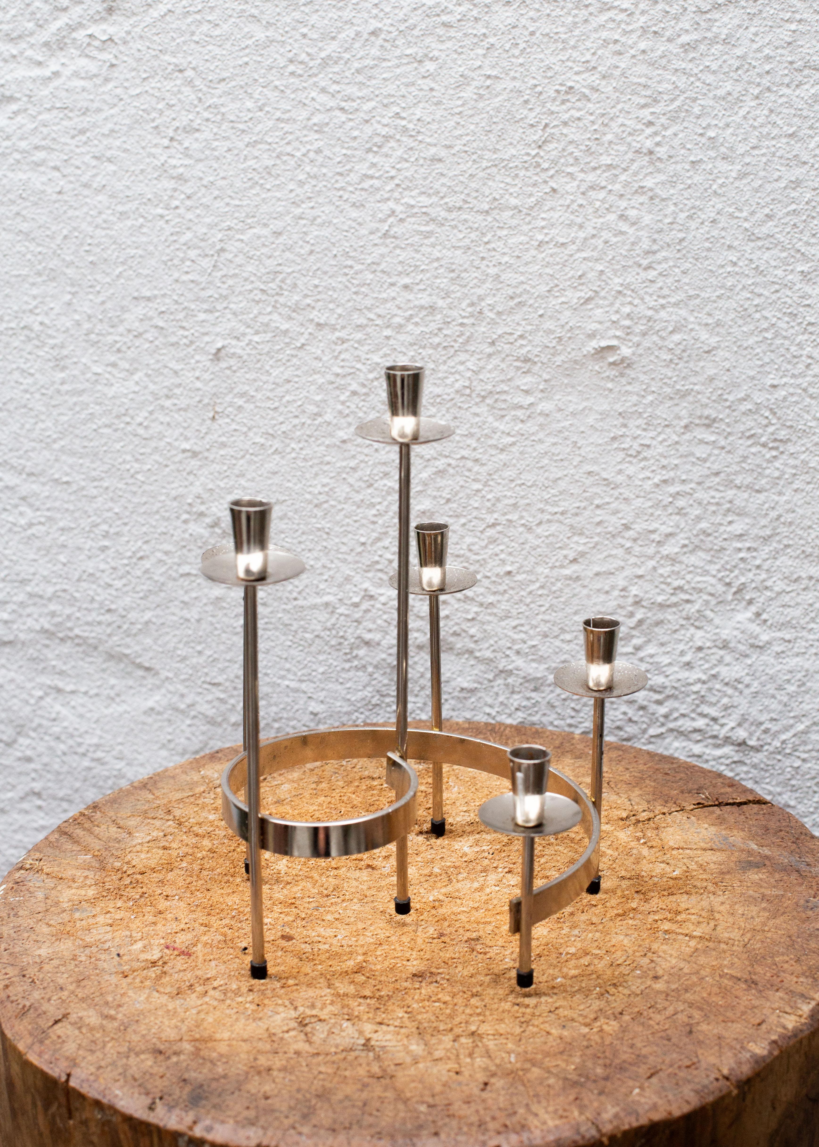 Metà XX secolo Candelabro in nichel lucido di Gunnar Ander per Ystad-Metall, Svezia, 1950 ca. in vendita