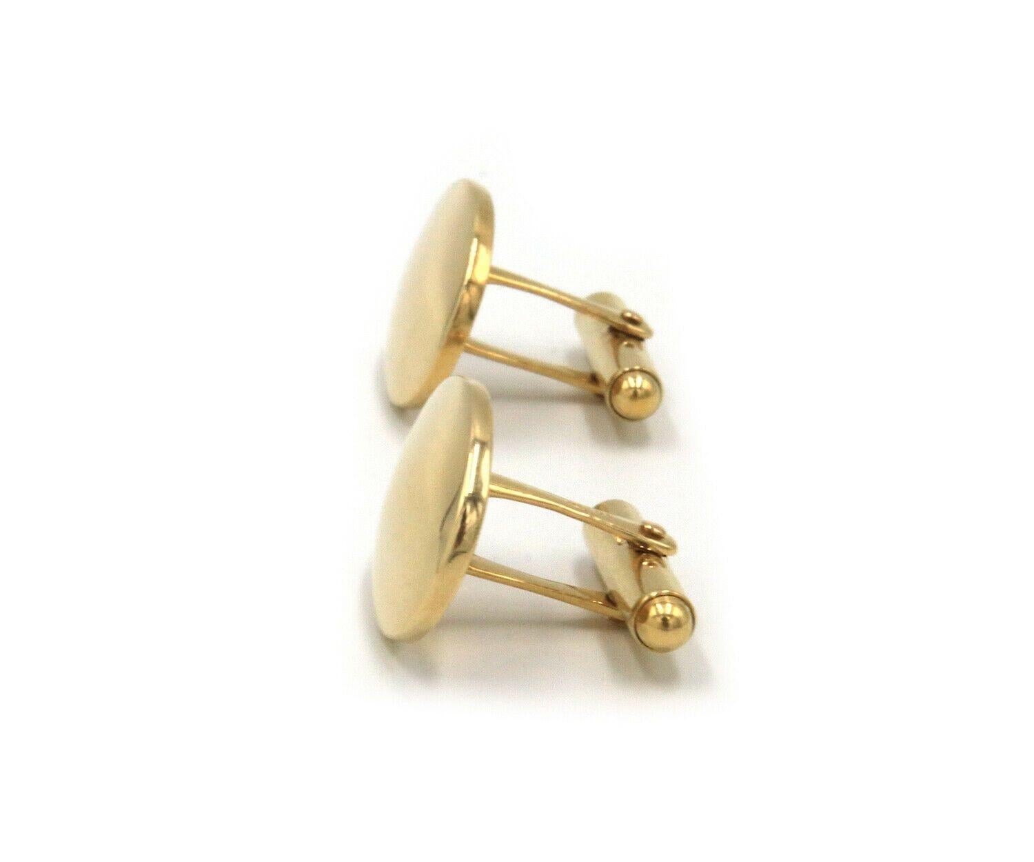 Polished Oval Cufflinks in 14K

Polished Oval Cufflinks
14K Yellow Gold
Cufflink Surface Dimensions: Approx. 20.50 X 15.0 MM
Weight: Approx. 15.60 Grams
Stamped: 14K

Condition:
Offered for your consideration is a pair of previously owned polished