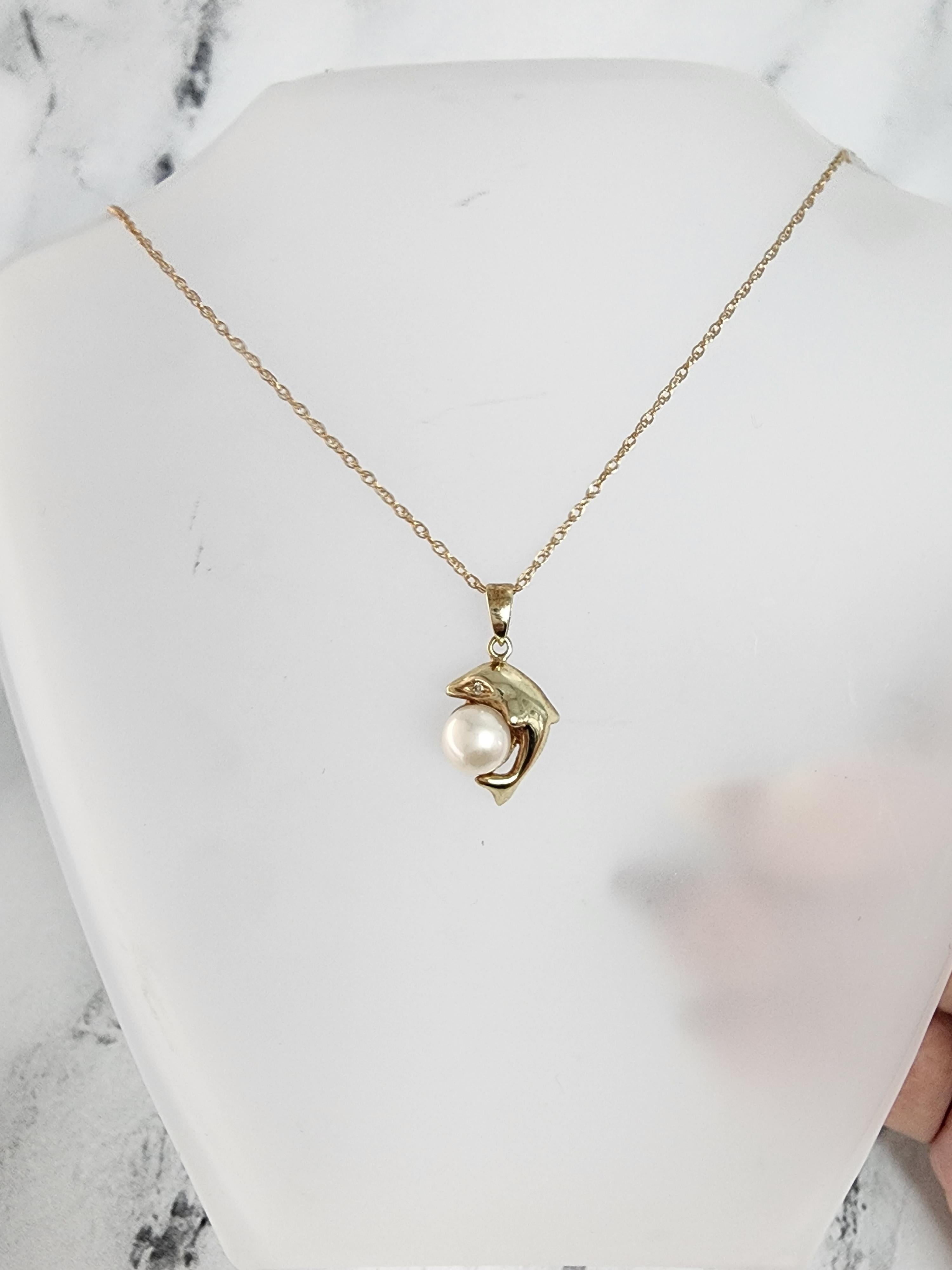 Collana di perle lucide con delfino In condizioni Nuovo in vendita a Sugar Land, TX