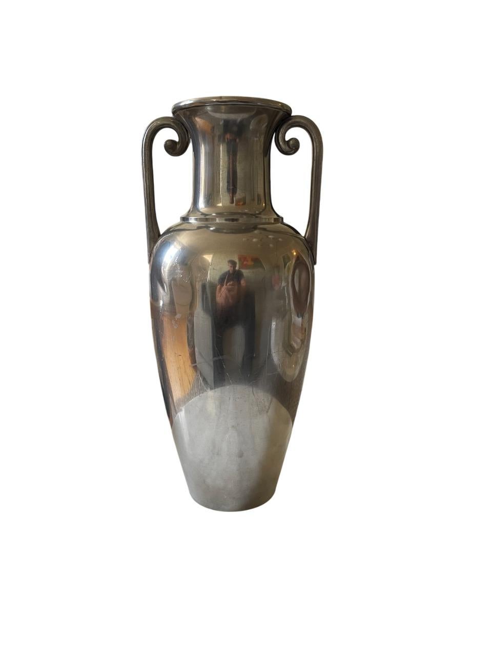 Amphora-Vase aus poliertem Zinn von J.L.H. für Svenskt Tenn, Schweden, 1930er Jahre im Zustand „Gut“ im Angebot in Stockholm, SE