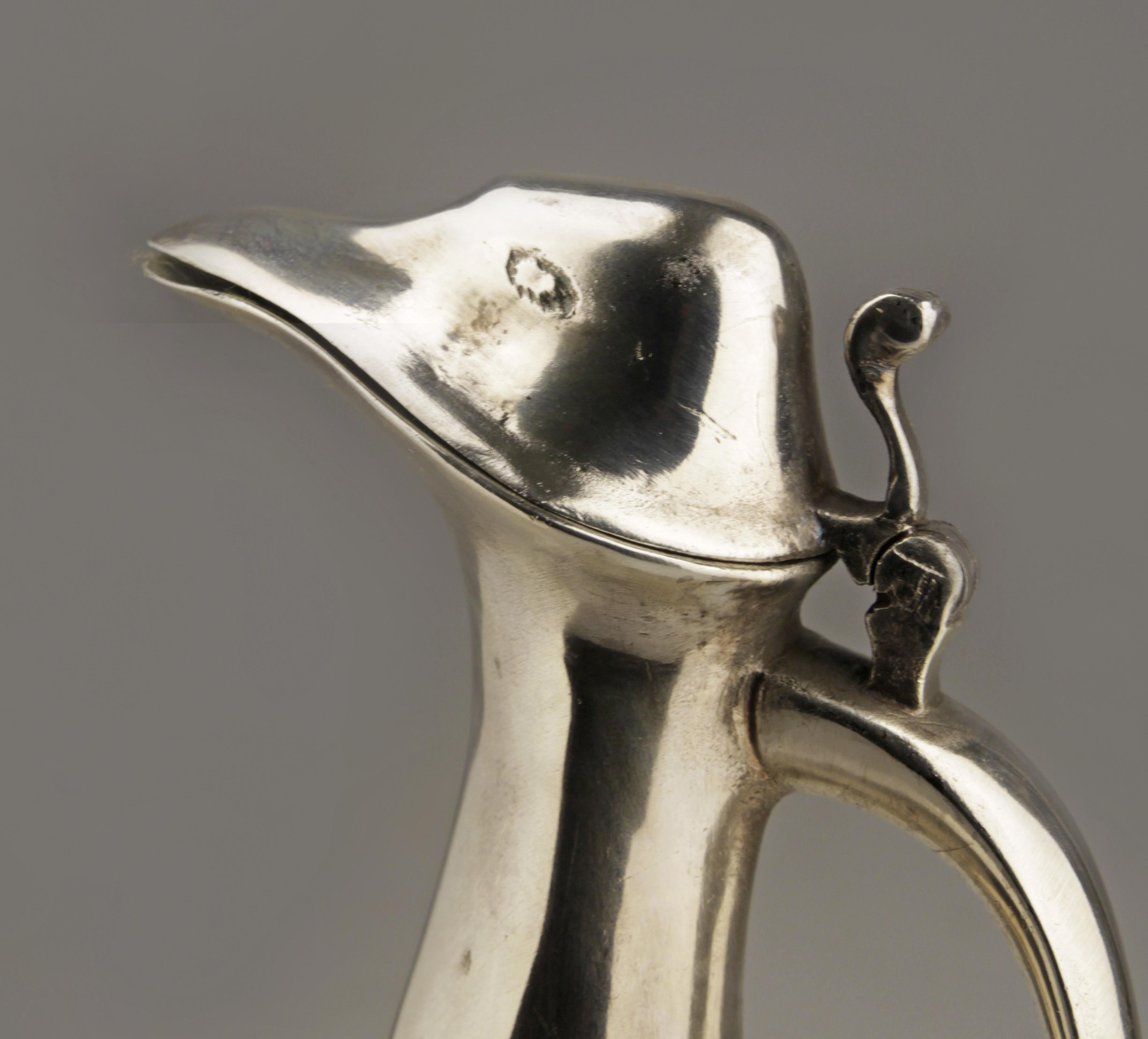 Decantador de peltre pulido con forma de pingüino Diseñado por Hugo Leven para Kayserzinn en Bueno estado para la venta en North Miami, FL
