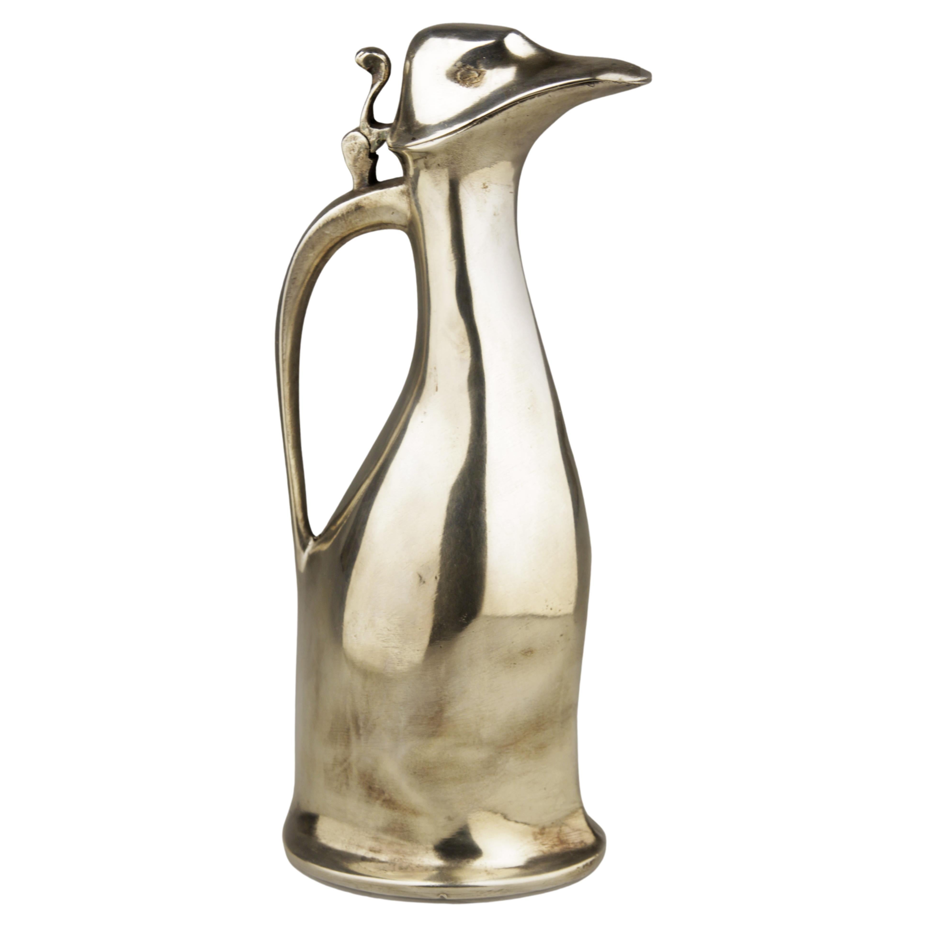 Carafe en forme de pingouin en étain poli conçue par Hugo Leven pour Kayserzinn en vente