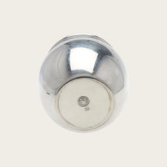 Vase en étain poli par Estrid Ericson pour Svenskt Tenn