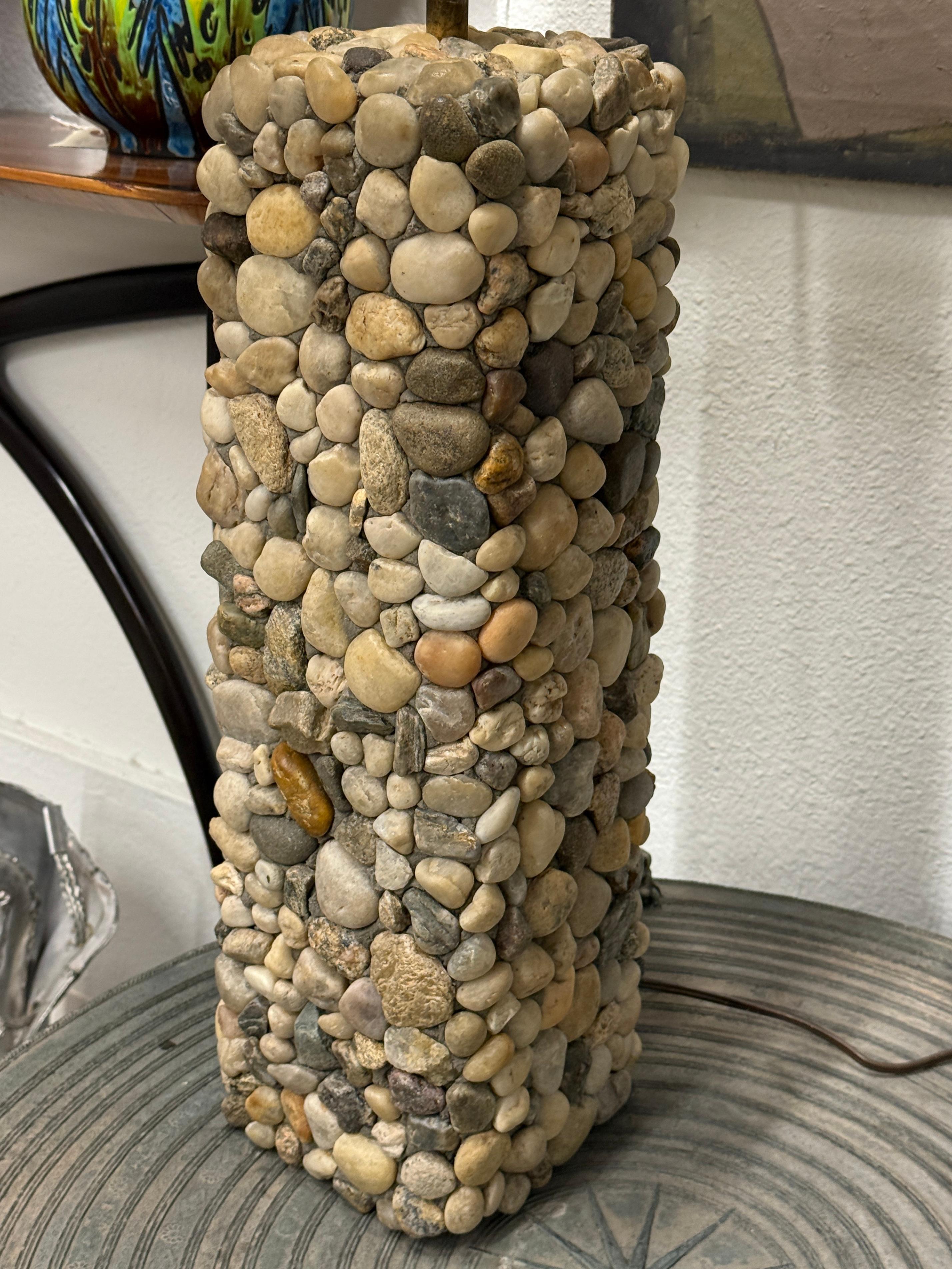 Polished River Rock Lamp en Bueno estado para la venta en Palm Springs, CA