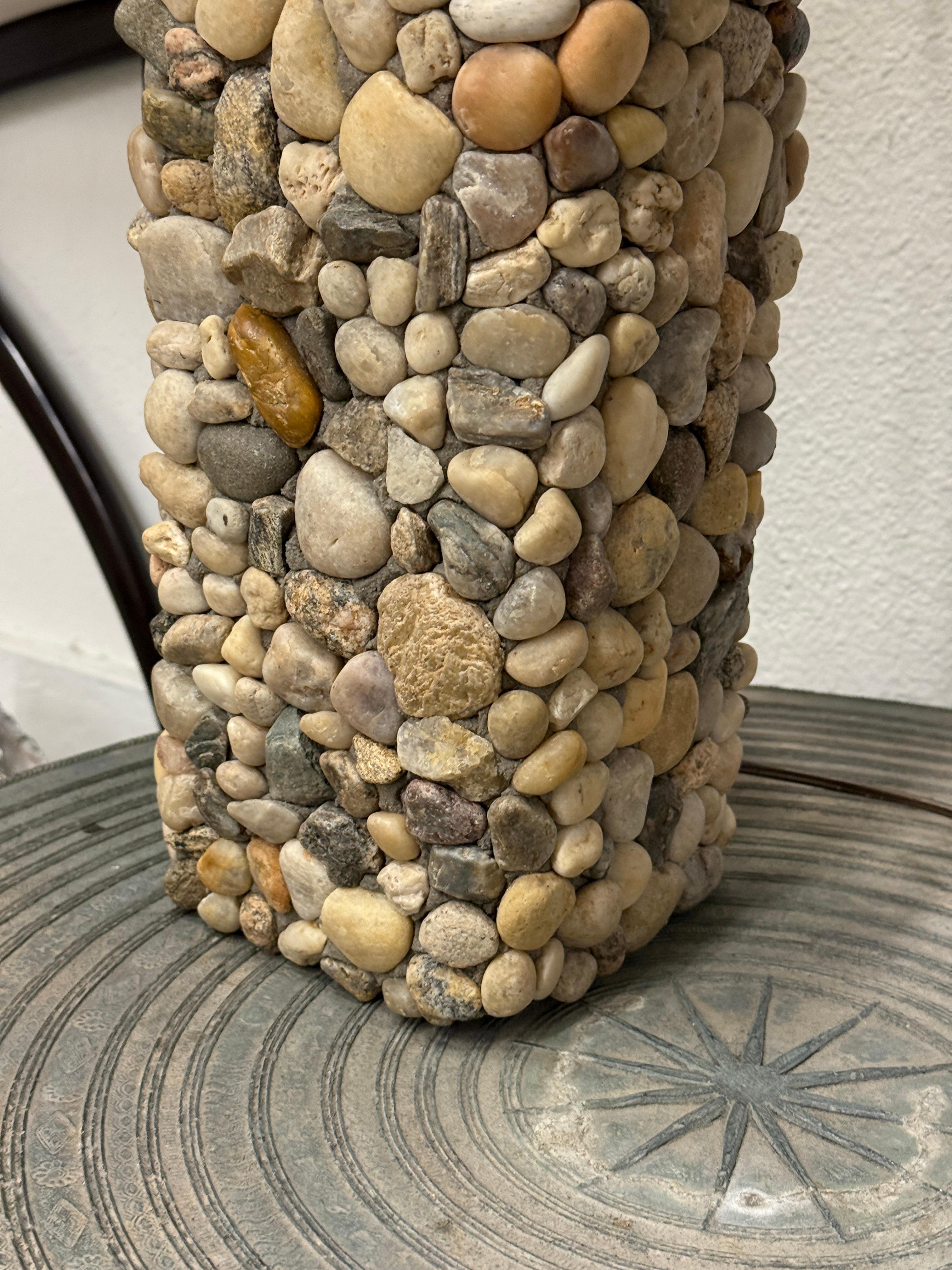 Polished River Rock Lamp siglo XX en venta