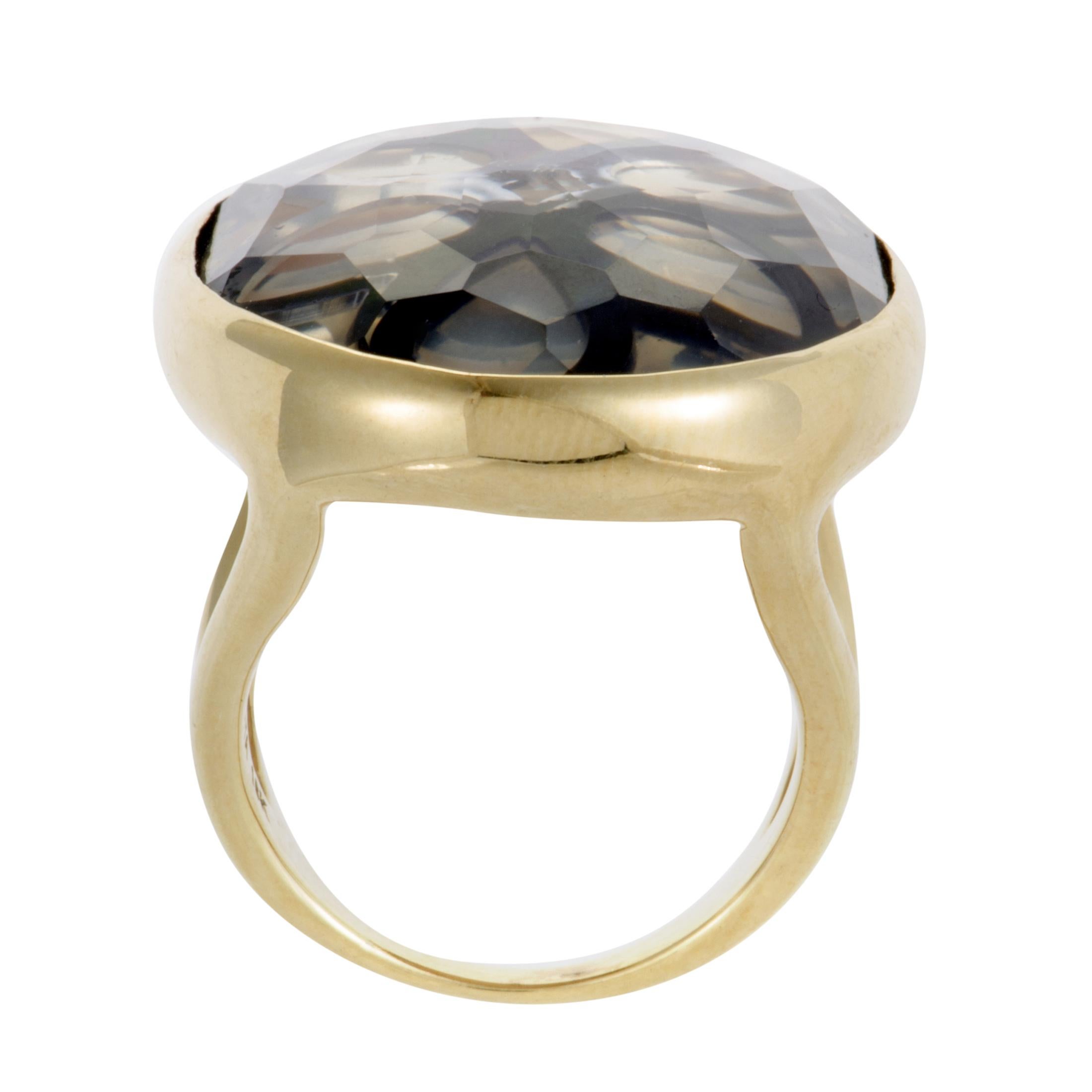The sublime combination of splendid mother of pearl and clear quartz complemented by elegant 18K yellow gold offers enchantingly classy appearance in this marvelous ring designed by Ippolita for the exquisitely fashionable “Rock Candy”