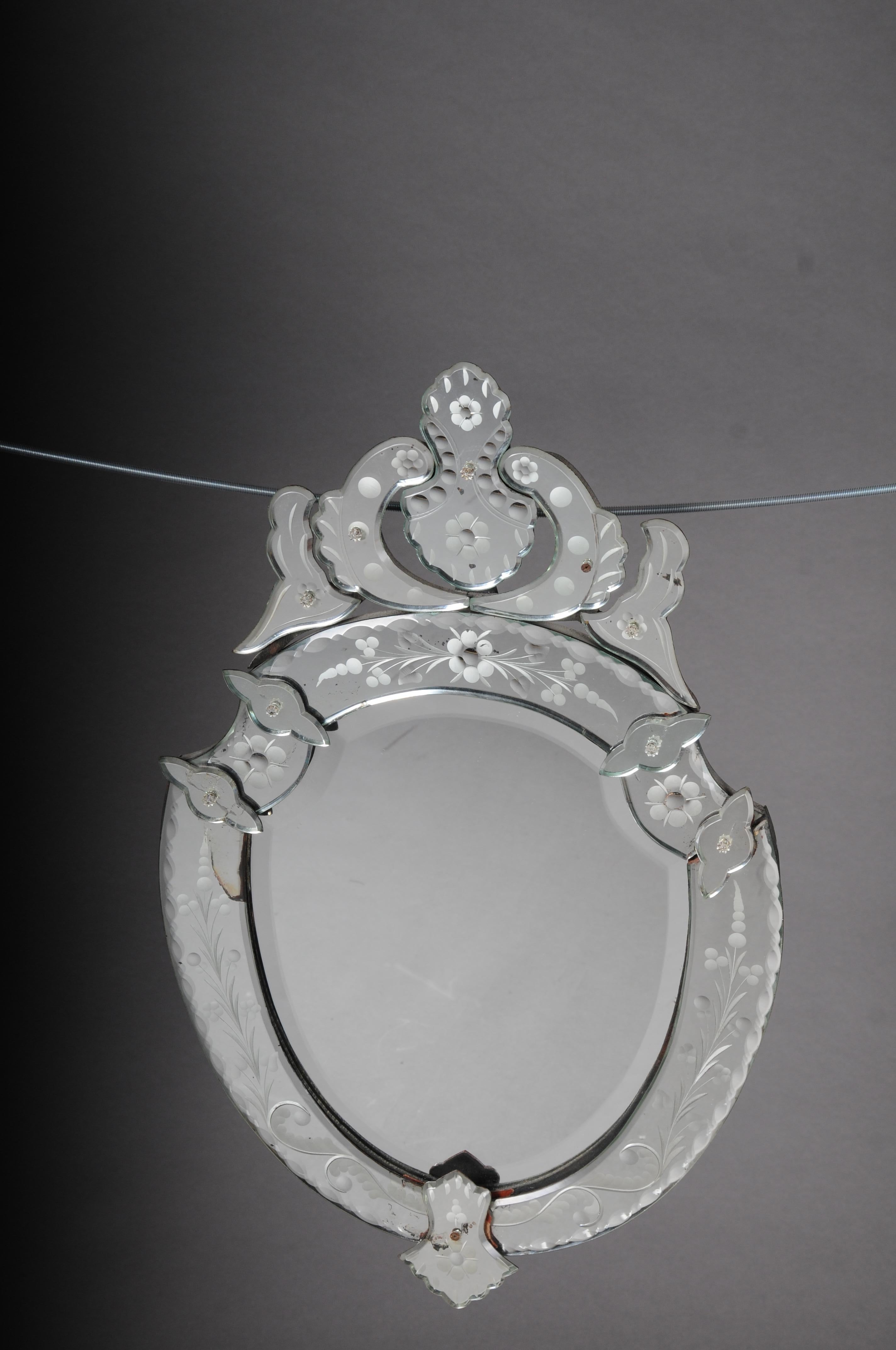 Polished Venetian pompous wall mirror, 20th century

Finely ground, rounded wall mirror, body with a high crown. Circumferentially with floral border. Very impressive and finely polished. Back panel attached with wooden frame.

Please refer to the