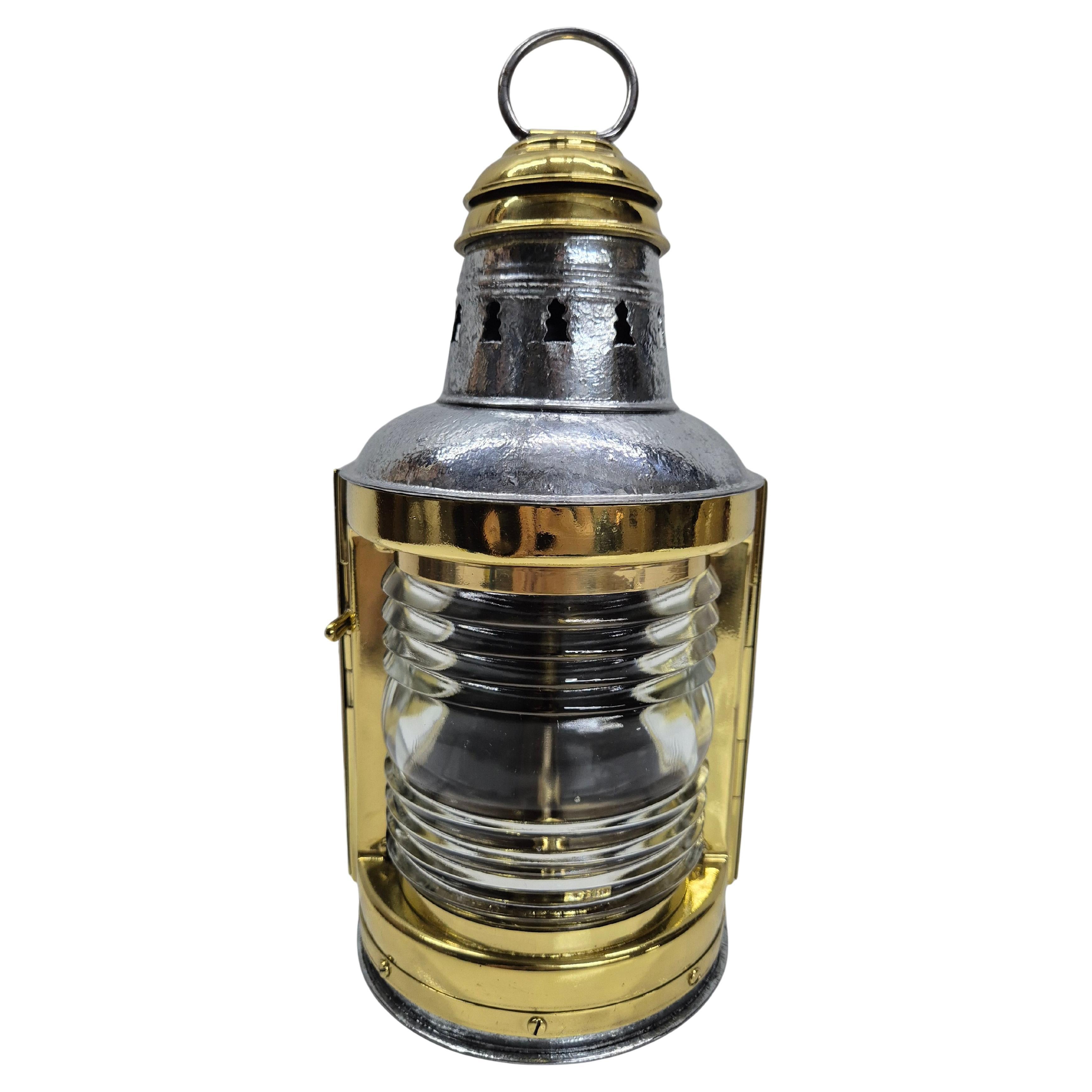 Lanterne de proue de navire polie par Perko avec couvercle en laiton