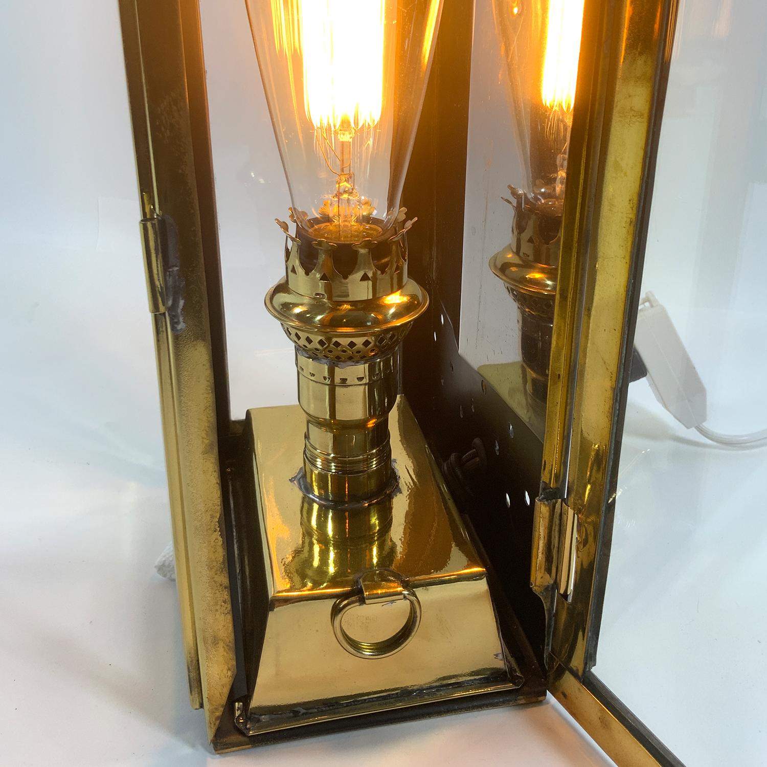 Polished Ships Cabin Lantern by Davey of London In Good Condition For Sale In Norwell, MA