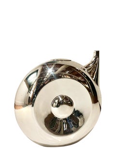 Dekantiergefäß aus poliertem Silber im Stil des Maschinenzeitalters von Raju Peddada - "Oasis"