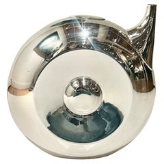 Carafe en argent poli, style "âge de la machine" par Raju Peddada - "Oasis"