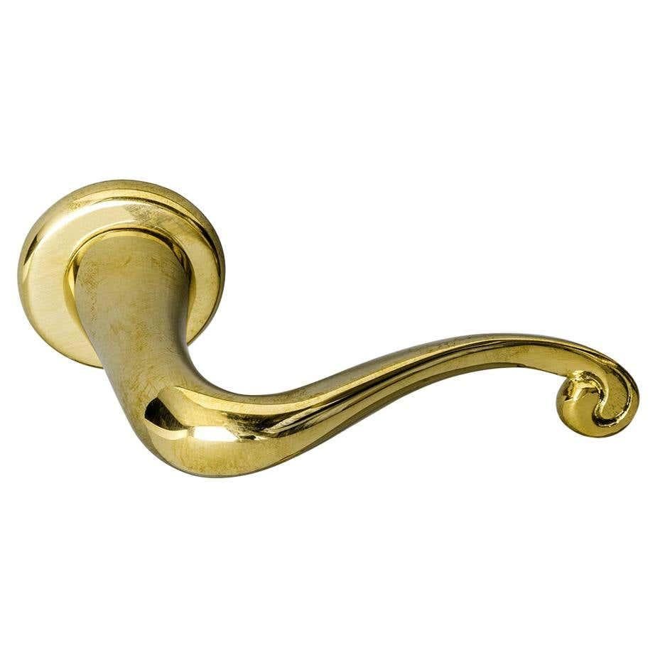 Polished Solid Brass Batlló door handle by Antoni Gaudi - individual item

Materials: 
Brass 

Dimensions: 
D 4 cm x W 10 cm x H 15 cm.


Solid cast brass with polished finish.

About item:
A company that has always attributed such great