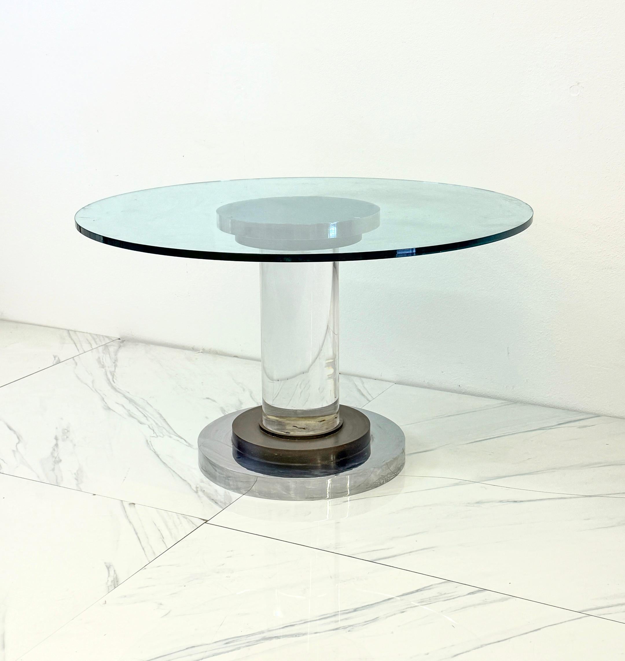 Mesa con pedestal de acero inoxidable pulido, bronce y lucita, Romeo Rega, años 70 Moderno de mediados de siglo en venta