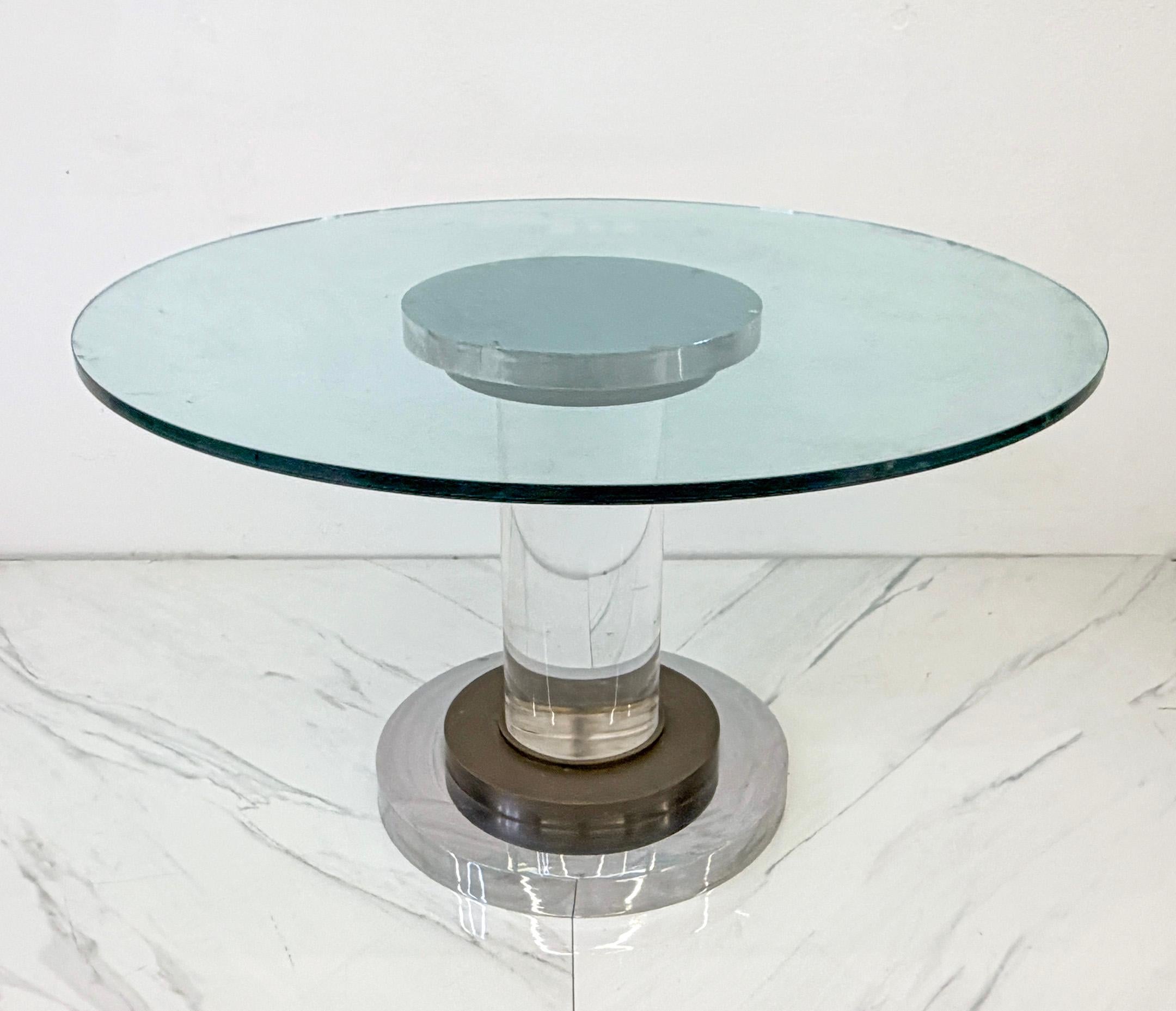 Mesa con pedestal de acero inoxidable pulido, bronce y lucita, Romeo Rega, años 70 en Bueno estado para la venta en Culver City, CA