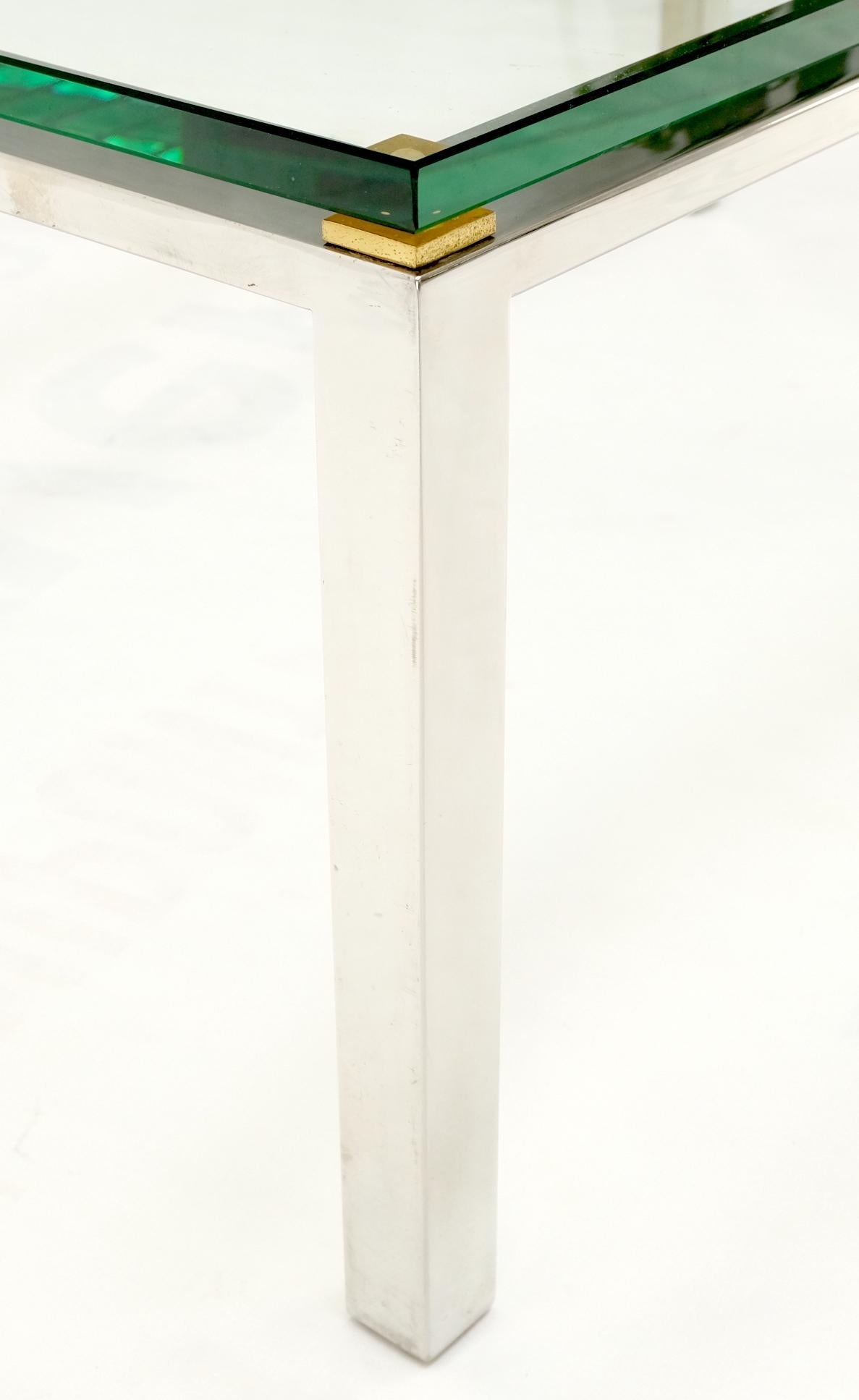 Rechteckiger Couchtisch aus poliertem Edelstahl und Messing mit Glasplatte aus der Mitte des Jahrhunderts (amerikanisch) im Angebot