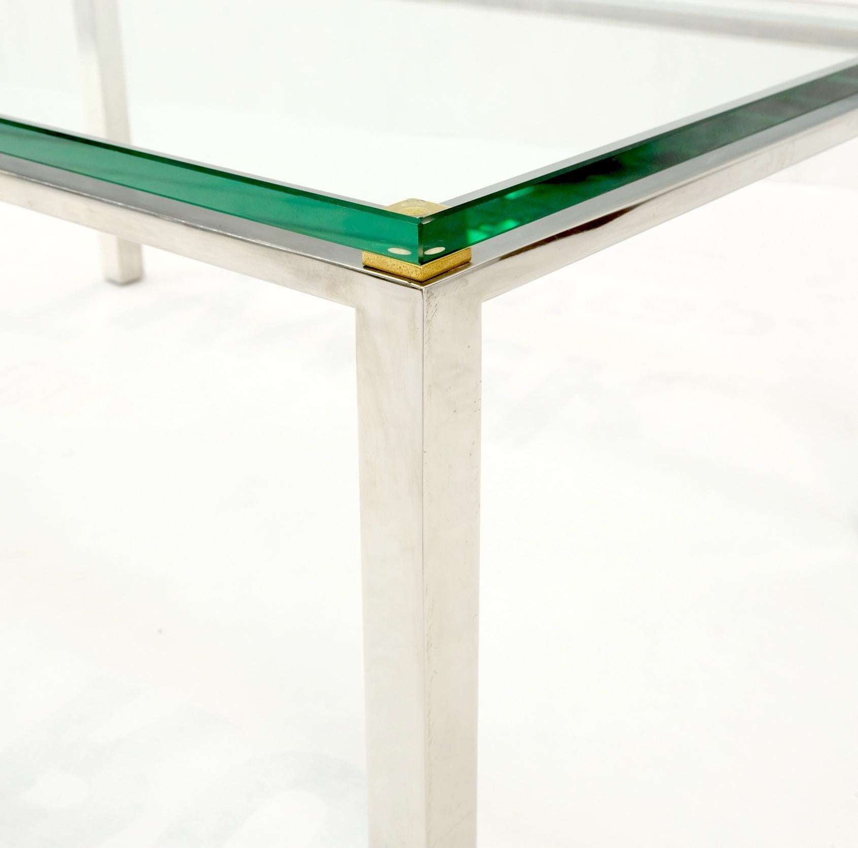 Verre Table basse rectangulaire en acier inoxydable poli et plateau en verre, milieu du siècle dernier en vente