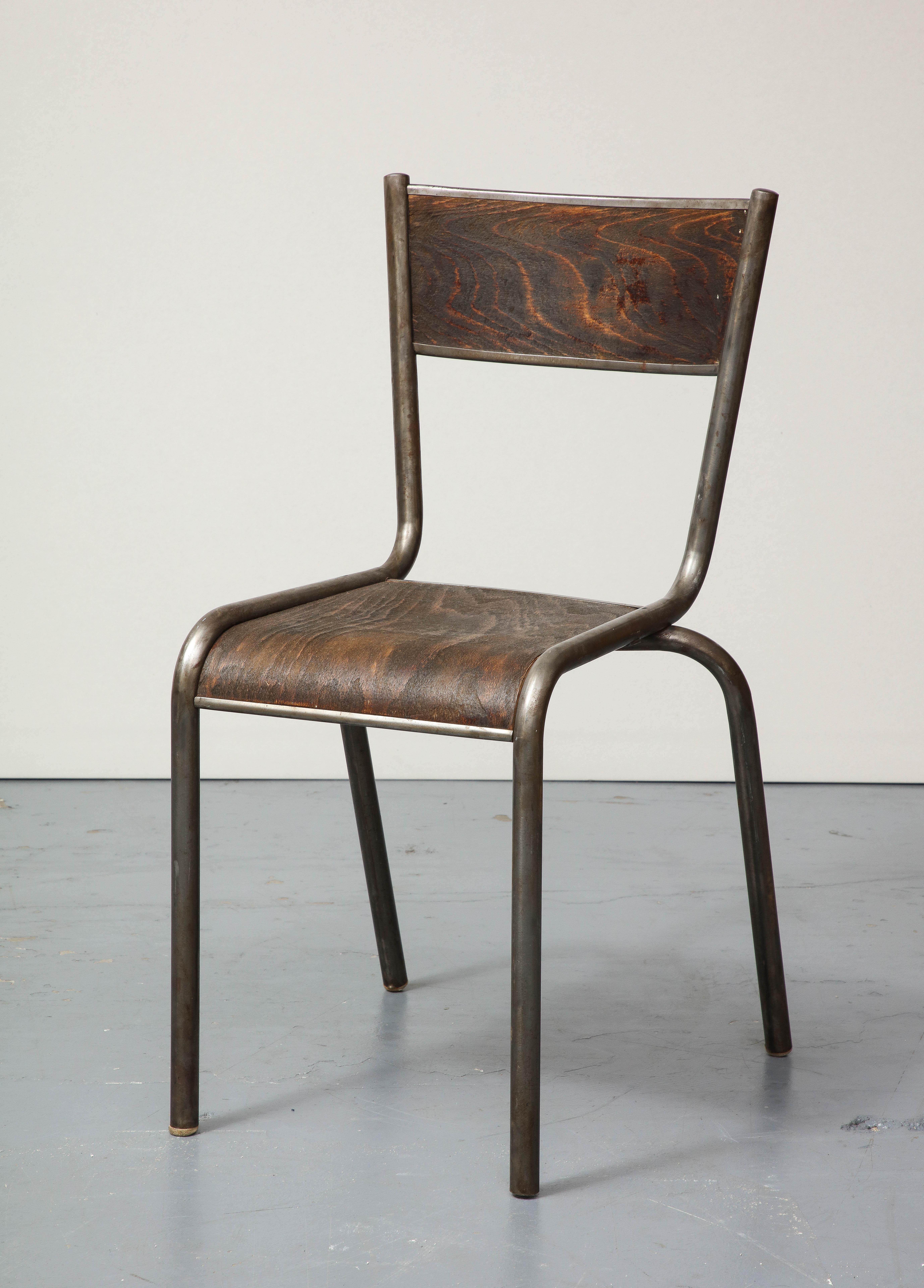 Rustikaler, schön patinierter Stuhl aus Stahlrohr und gebogenem Holz.