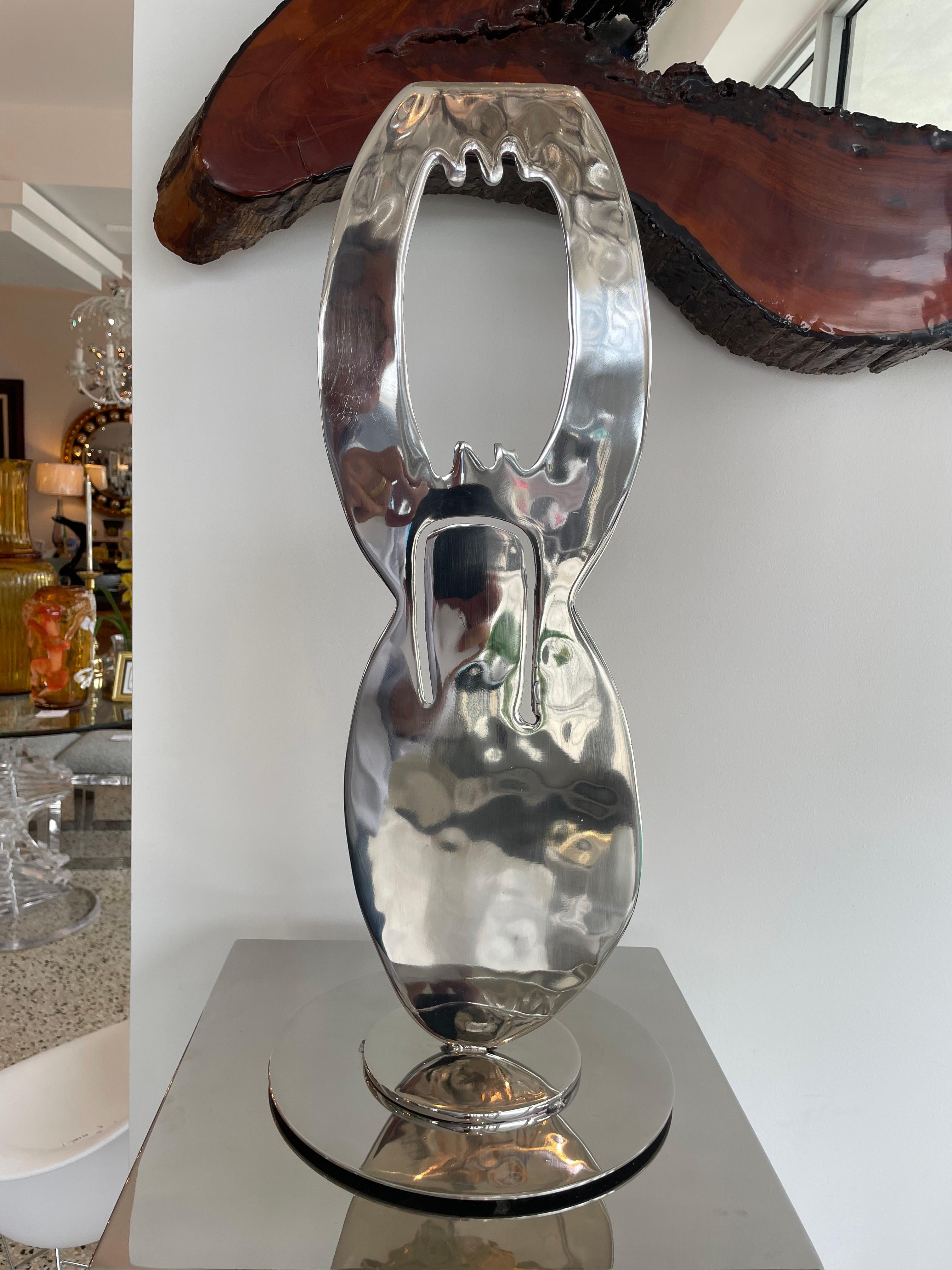 This stylish and chic sculpture was created by the American sculptor Jack Schuyler and it dates to the 1970s. 