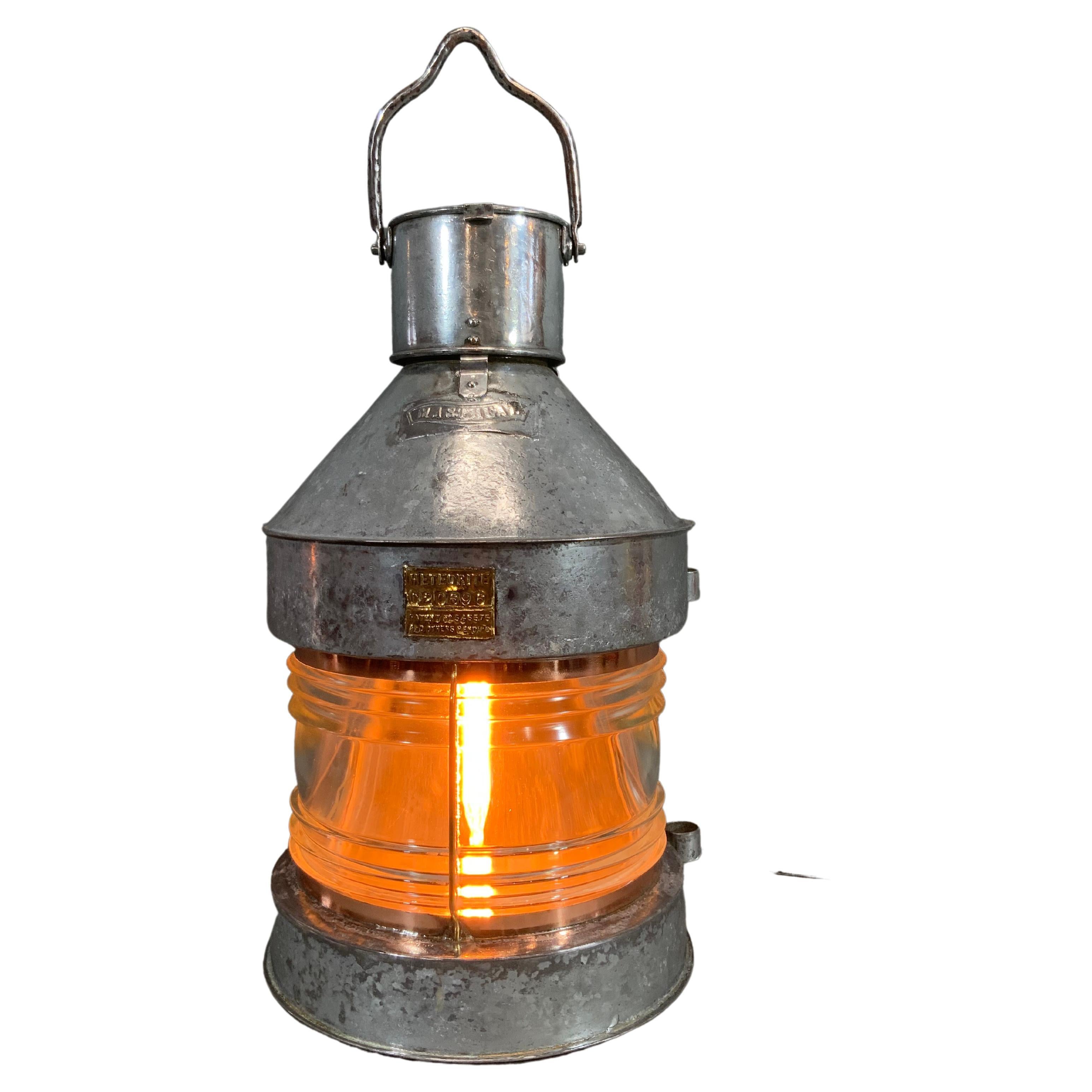 Lanterne de tête de navire en acier poli avec lentille à fresnel par Meteorite « C20696 » en vente