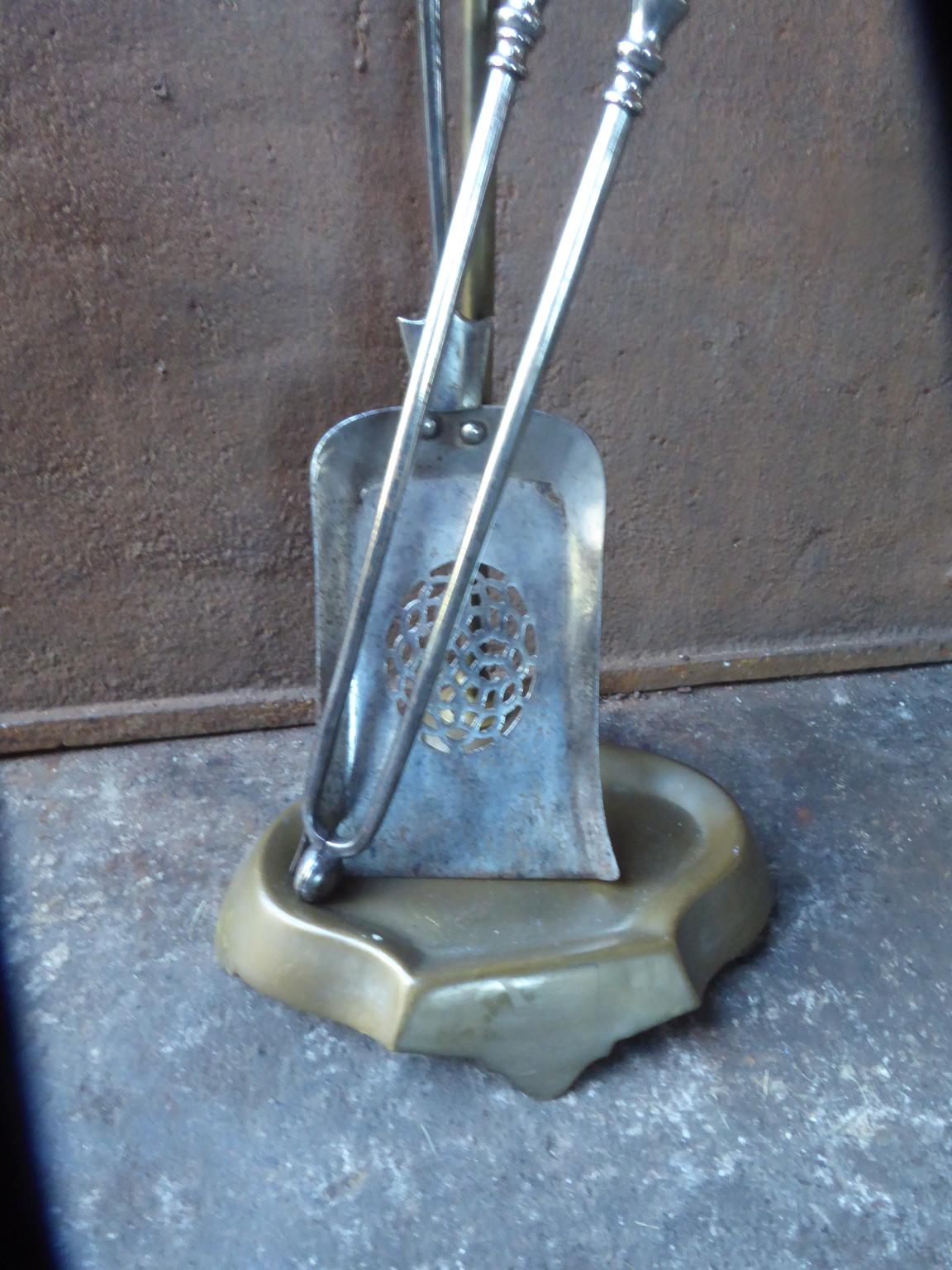 Ensemble d'outils ou d'outils de cheminée victoriens en acier poli, 19e siècle Bon état - En vente à Amerongen, NL