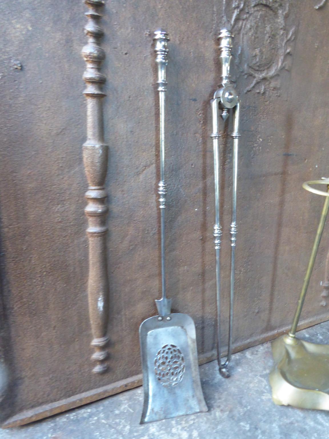 Laiton Ensemble d'outils ou d'outils de cheminée victoriens en acier poli, 19e siècle en vente
